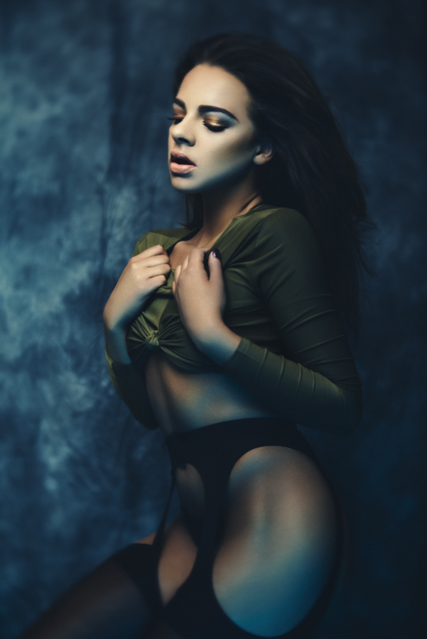 This shot of Natasha Jayne Heard taken on the Lensbaby Velvet ISO 250, 1/125 sec at f 4.