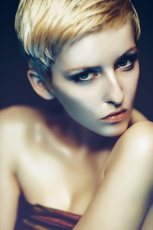 85mm lenses are great for tighter crop shots like this one. Here you can see that I’m very close to the model. Had I been using a 50mm lens, then I probably would have distorted her face and shoulder too much, which may have been distracting to the viewer.