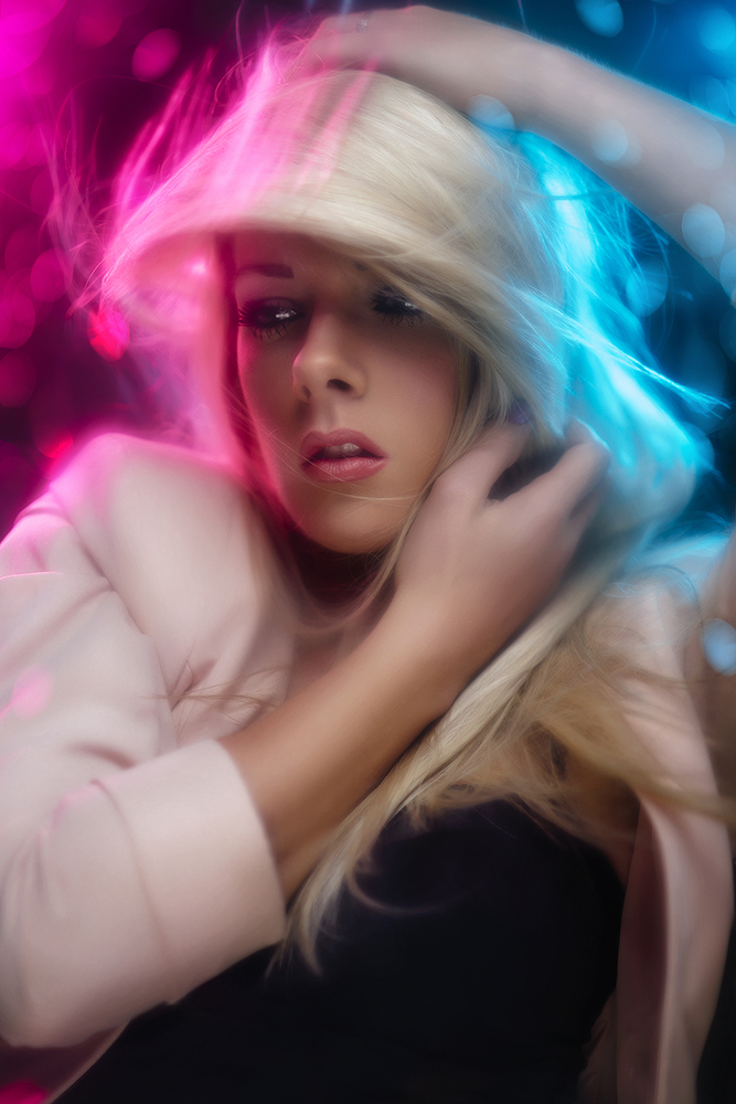 One of the main issues I had with this set up was focusing. The auto focus is crying out to focus on those points of light created by the droplets in the foreground. You just need to be patient or, like I did in the end, switch to manual focus to secure a shot.