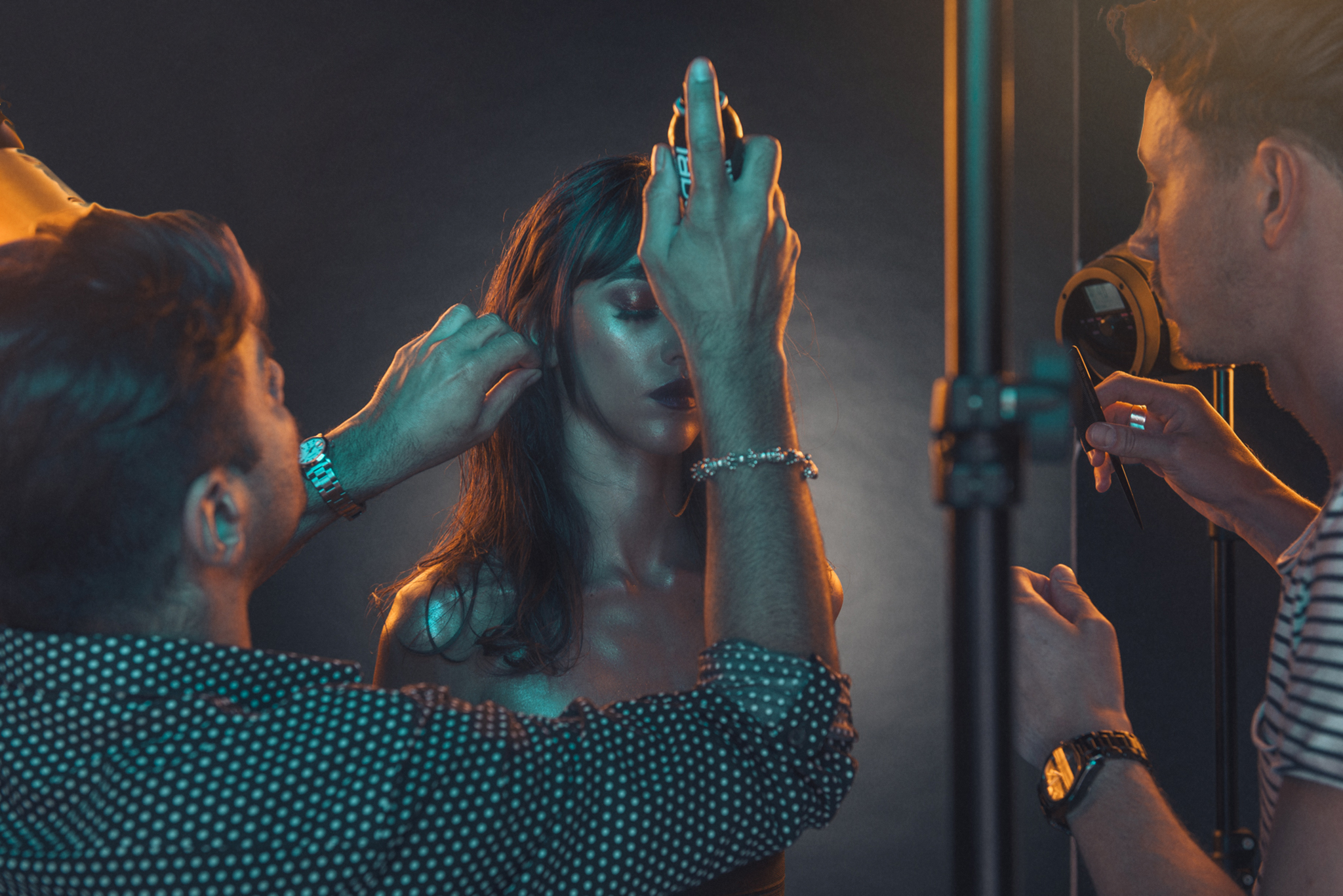 A lot of shoots rely heavily on the fact that a model is going to be there. A properly constructed message to a model can certainly reduce the chances of them declining the shoot or failing to turn up.