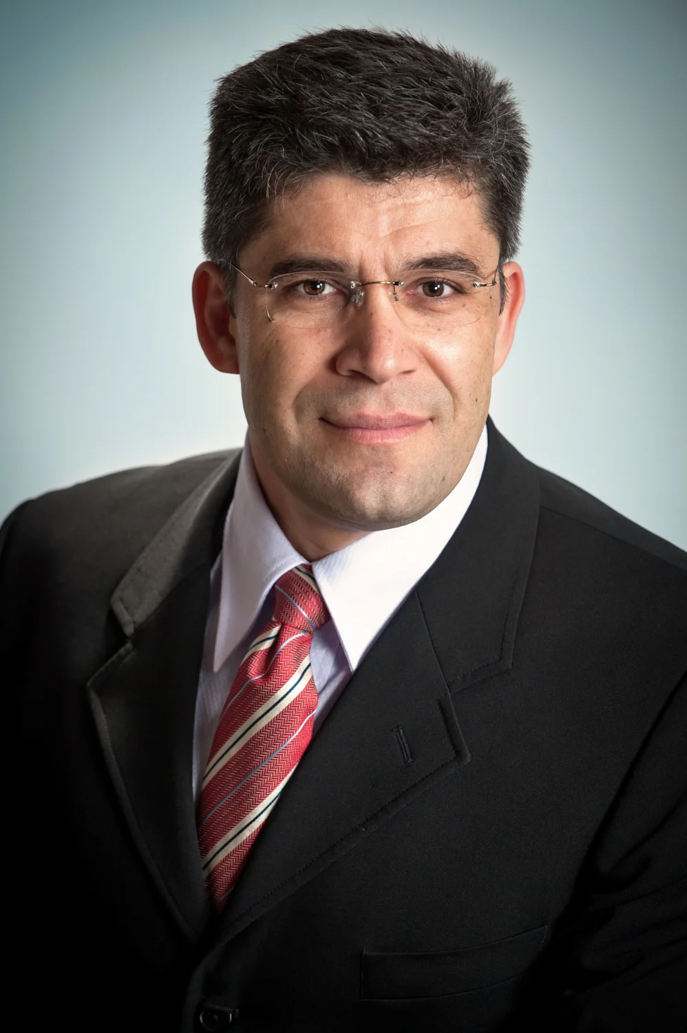 Edhernandez_Corporate_Headshots-5.jpg