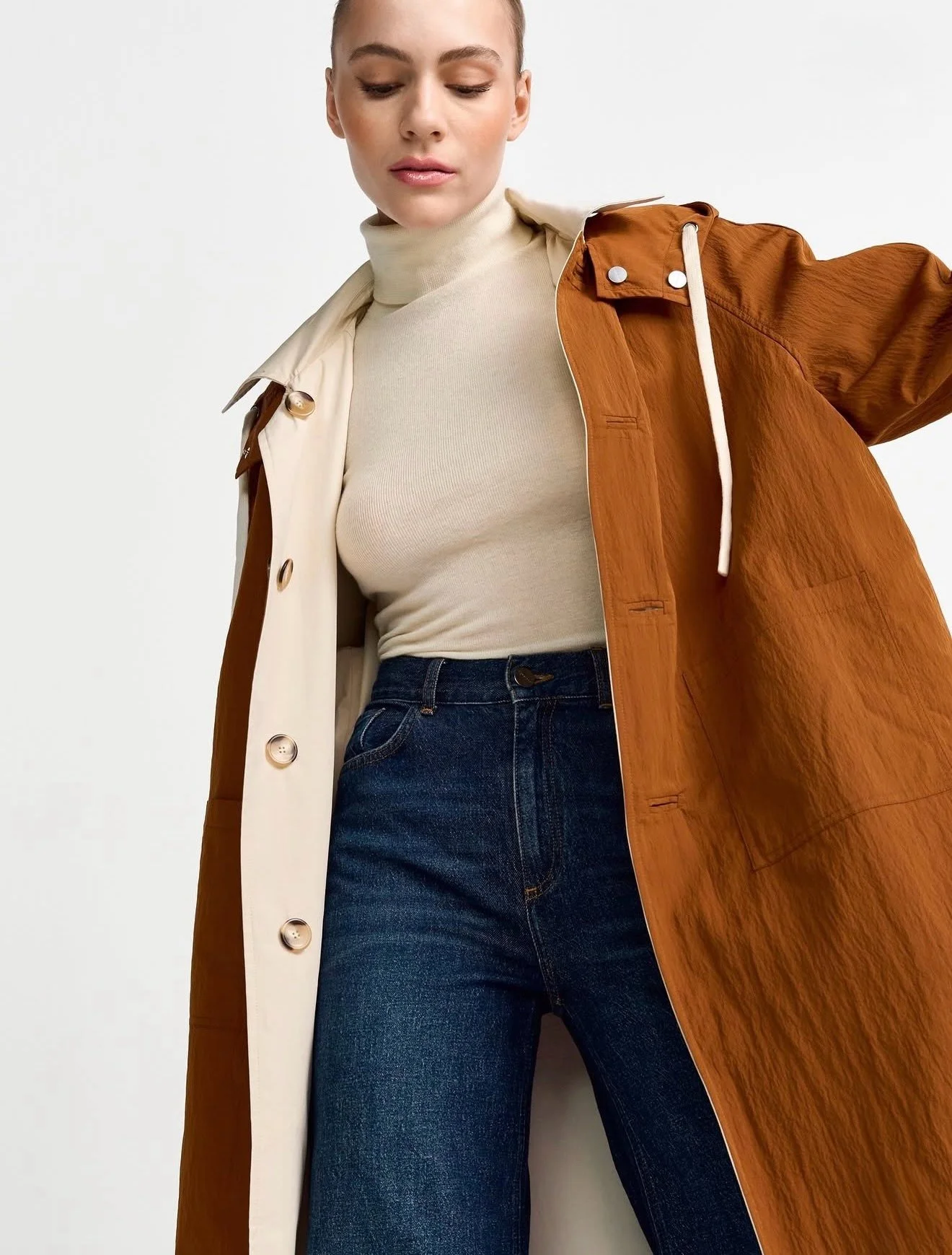 L&auml;ssig. Clean. Cool.

Dieser Trench? Macht jedes Outfit sofort &bdquo;angezogen&ldquo;, ganz ohne Aufwand.

Einfach dr&uuml;berwerfen. Rausgehen. Gut aussehen.

@richandroyalofficial bei uns in den Stores 📍Dornbirn📍Bregenz