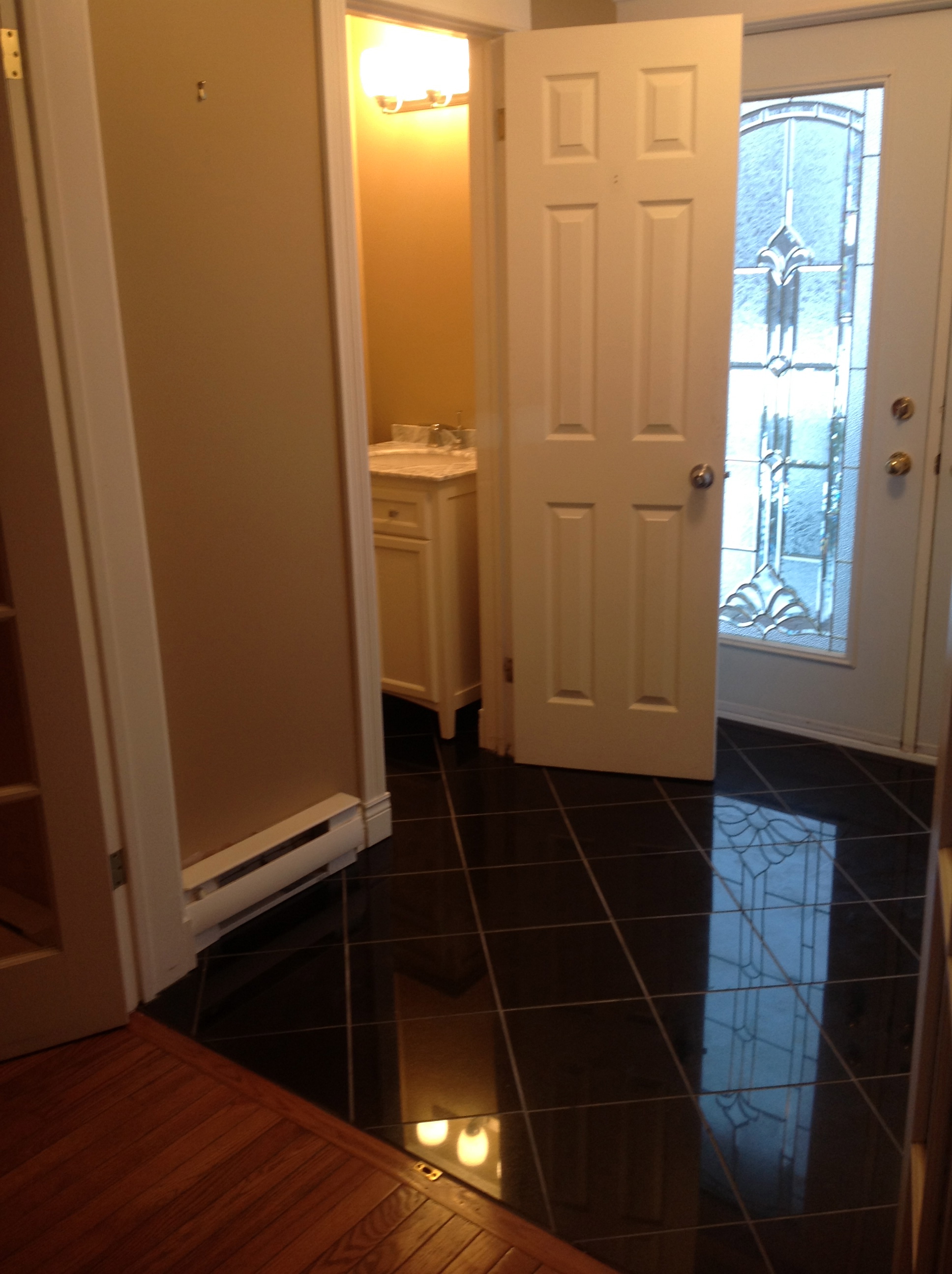 Foyer half bath