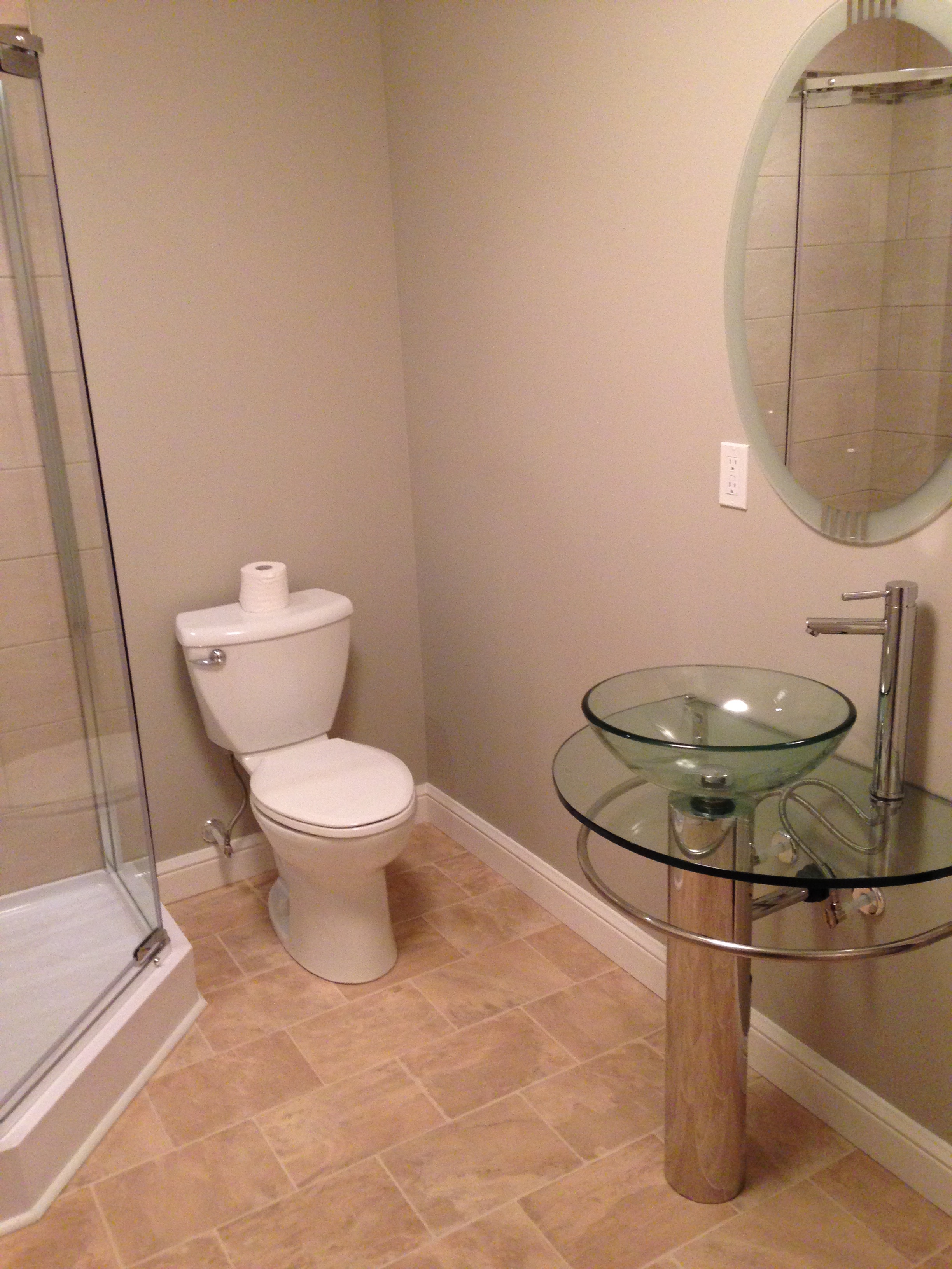 3/4 bath with pedestal sink and matching mirror