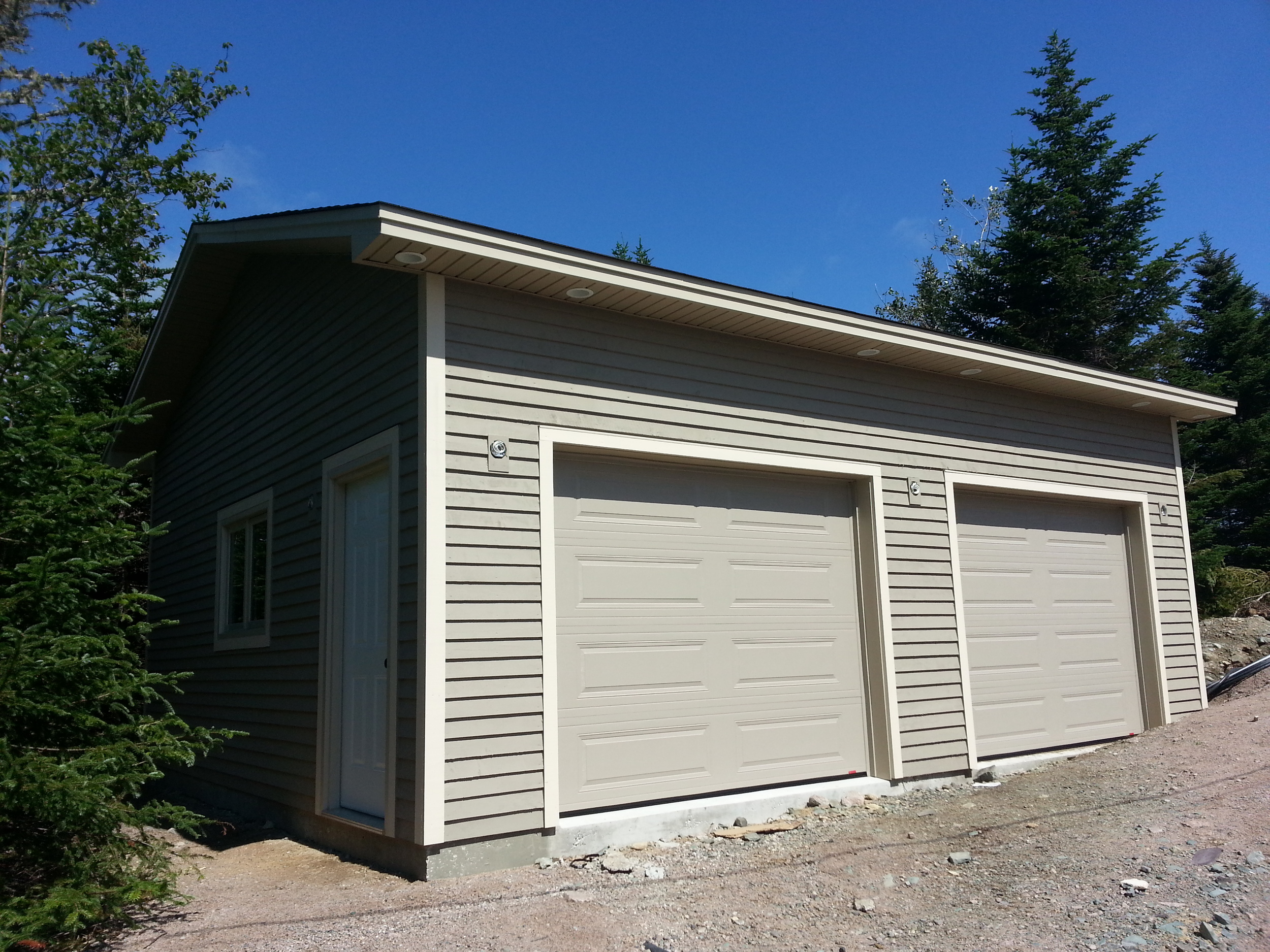 22' x 26' detached garage with spruce siding and cape cod trim