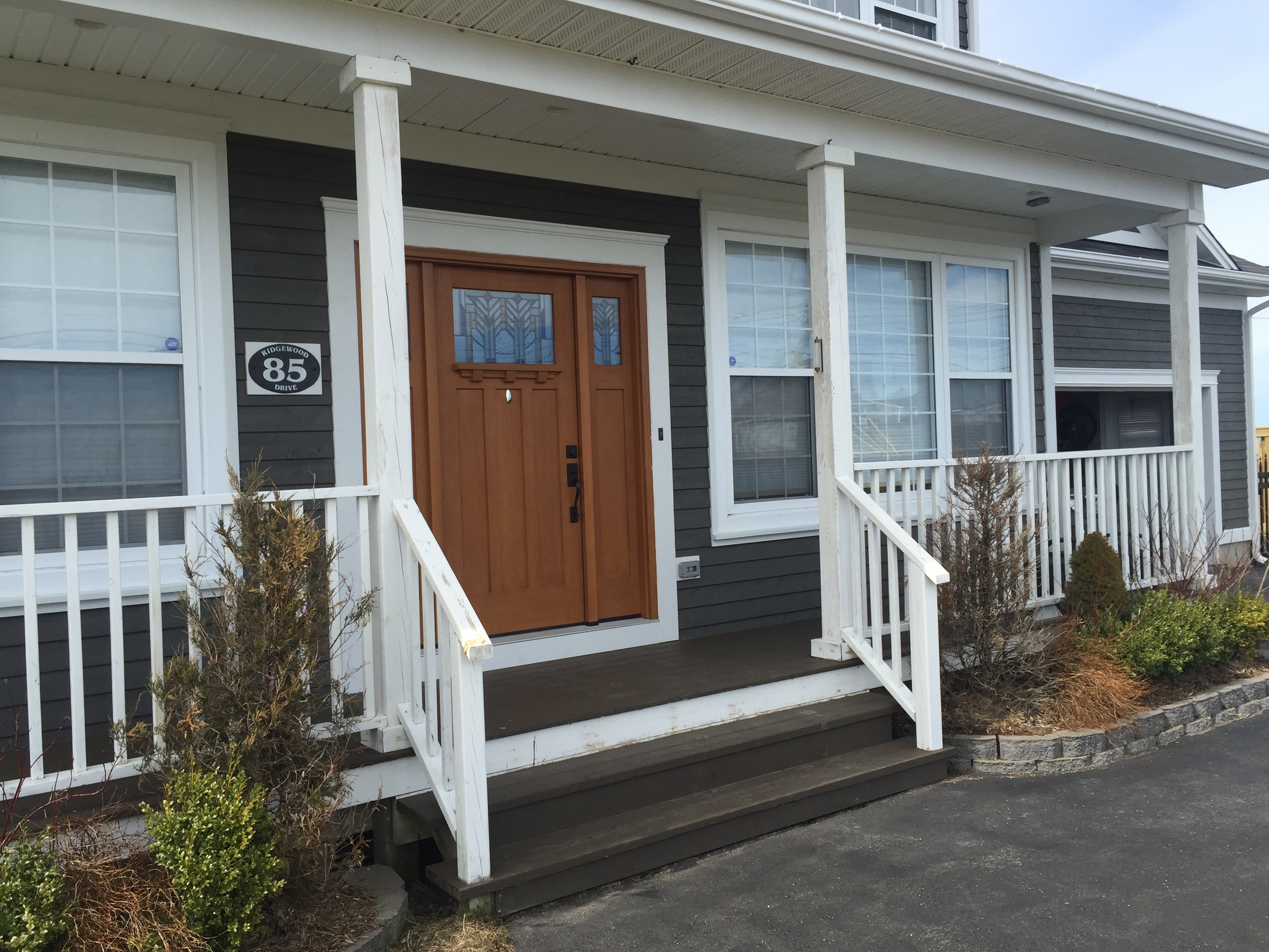 Beautiful curb appeal. 