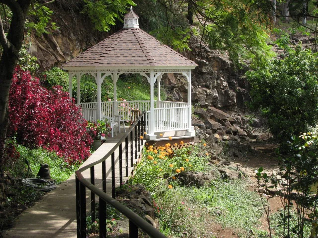 Kula Botanical Garden