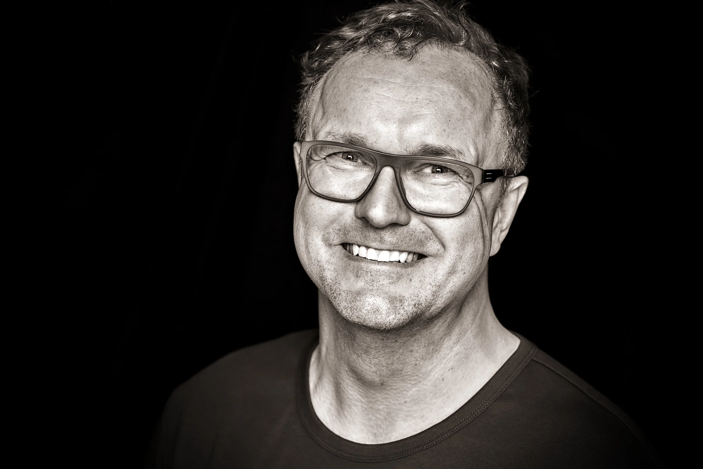 Business-Portrait-Olli-Schwarz weiß.JPG