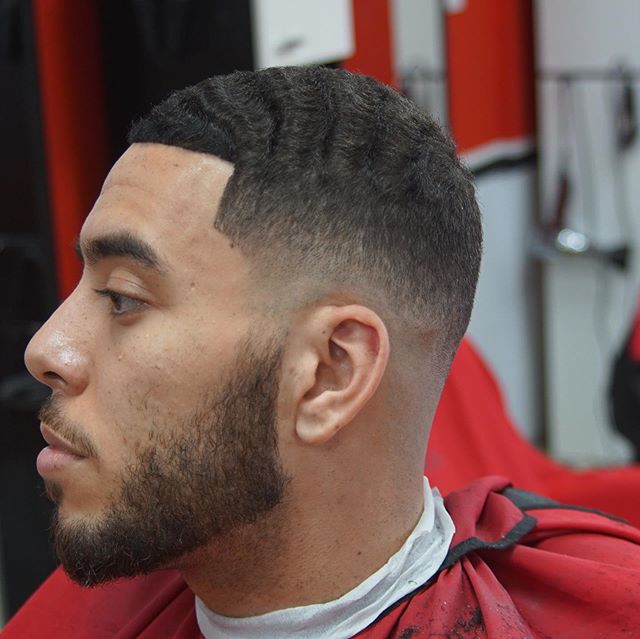 Skin fade by dec💥 
#barber #barbershop #4k #sony #barberlife #barbershopconnect #ukbarbershop #clipperking #ukbarbershopconnect #ukmasterbarbers #Manchesterbarber #Manchester #masterbarber #shavette #andisslimlineprolithium #andisclippers #babylissp