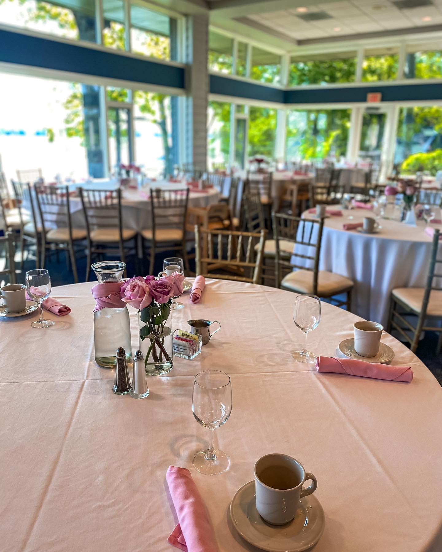 Cheers to the wonderful moms out there! Our brunches are filled with love and joy, thanks to our dedicated team, breathtaking view of Gull Lake, and cherished members and their families. Happy Mother&rsquo;s Day! 🌸💖🥂

Thank you again @therustykoop