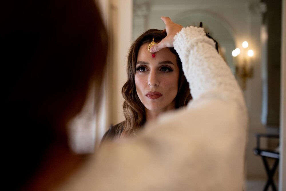 Bridge wearing Maang Tikka at Dover Hall in Richmond Virginia wedding Carly Romeo photography