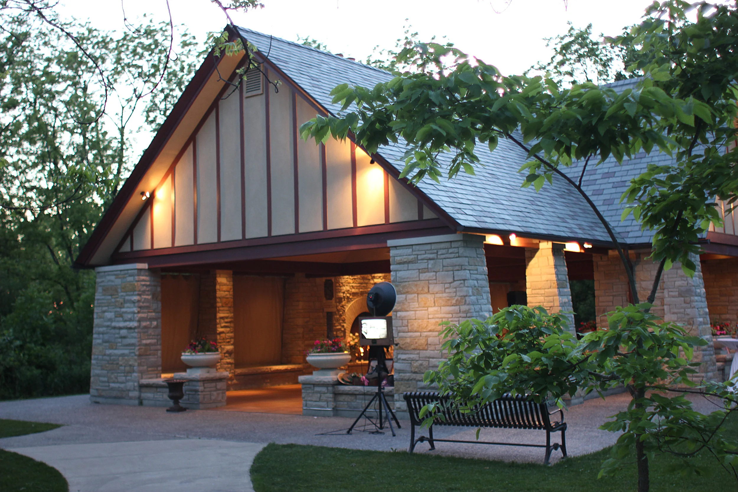 Fotio at the Grove Redfield Estate for Elizabeth and Warren's Wedding