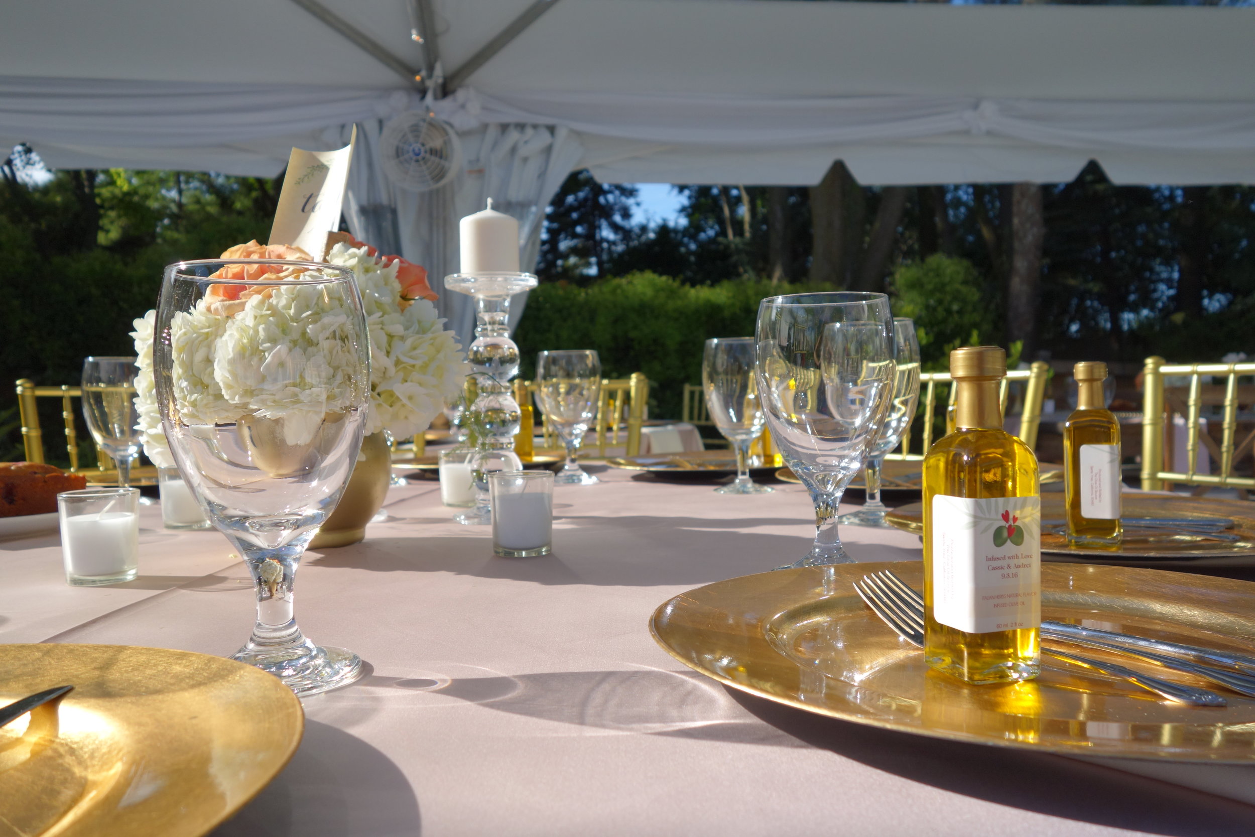 Gorgeous place settings!