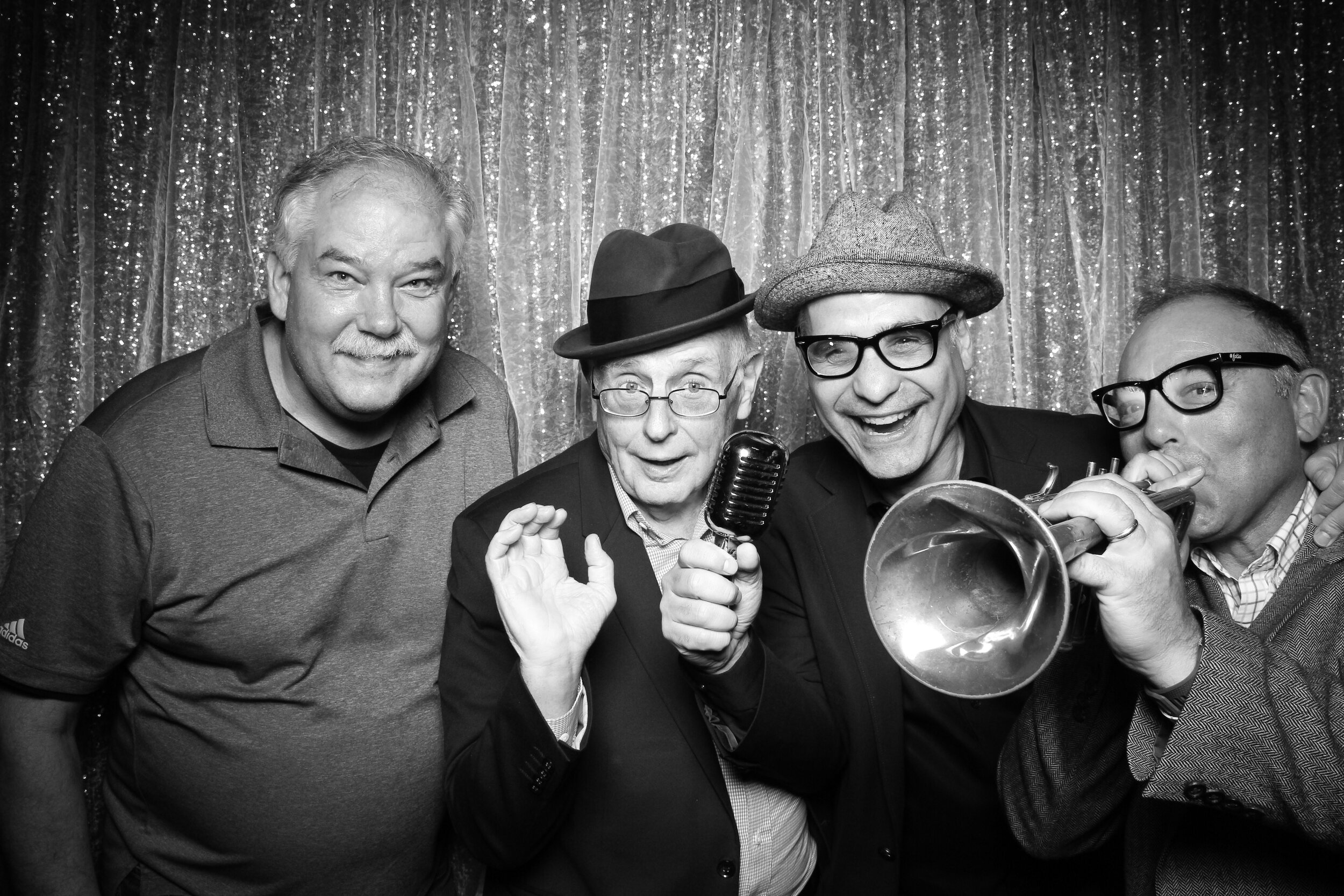 Chicago_Vintage_Wedding_Photobooth_House_of_Blues_14.jpg