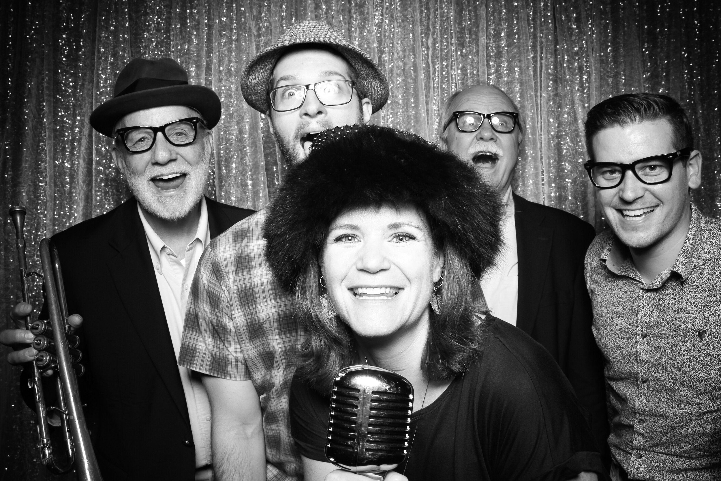 Chicago_Vintage_Wedding_Photobooth_House_of_Blues_26.jpg