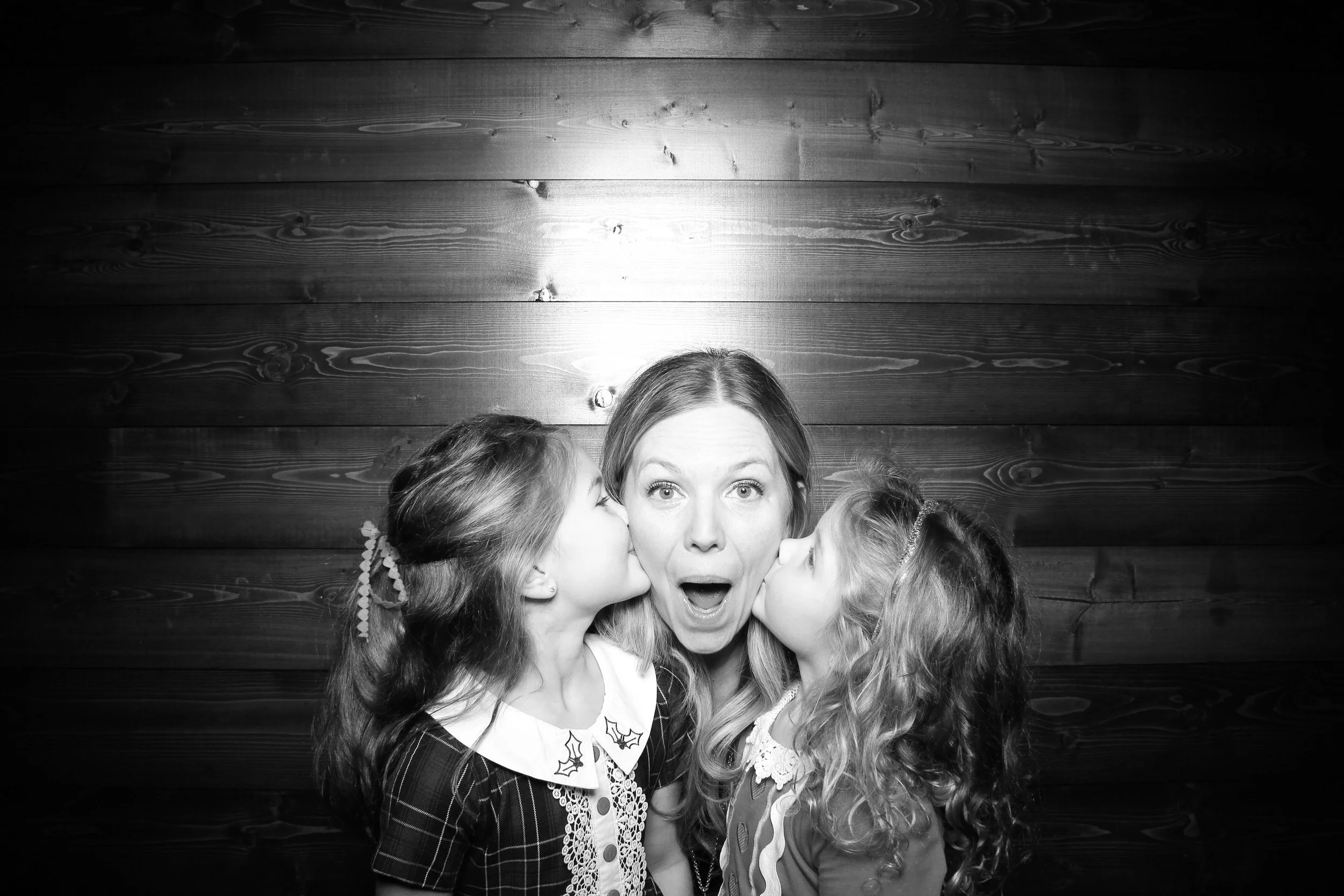 fotio-round-lake-wisconsin-photobooth-chicago-holiday-party-photographer-16.jpg