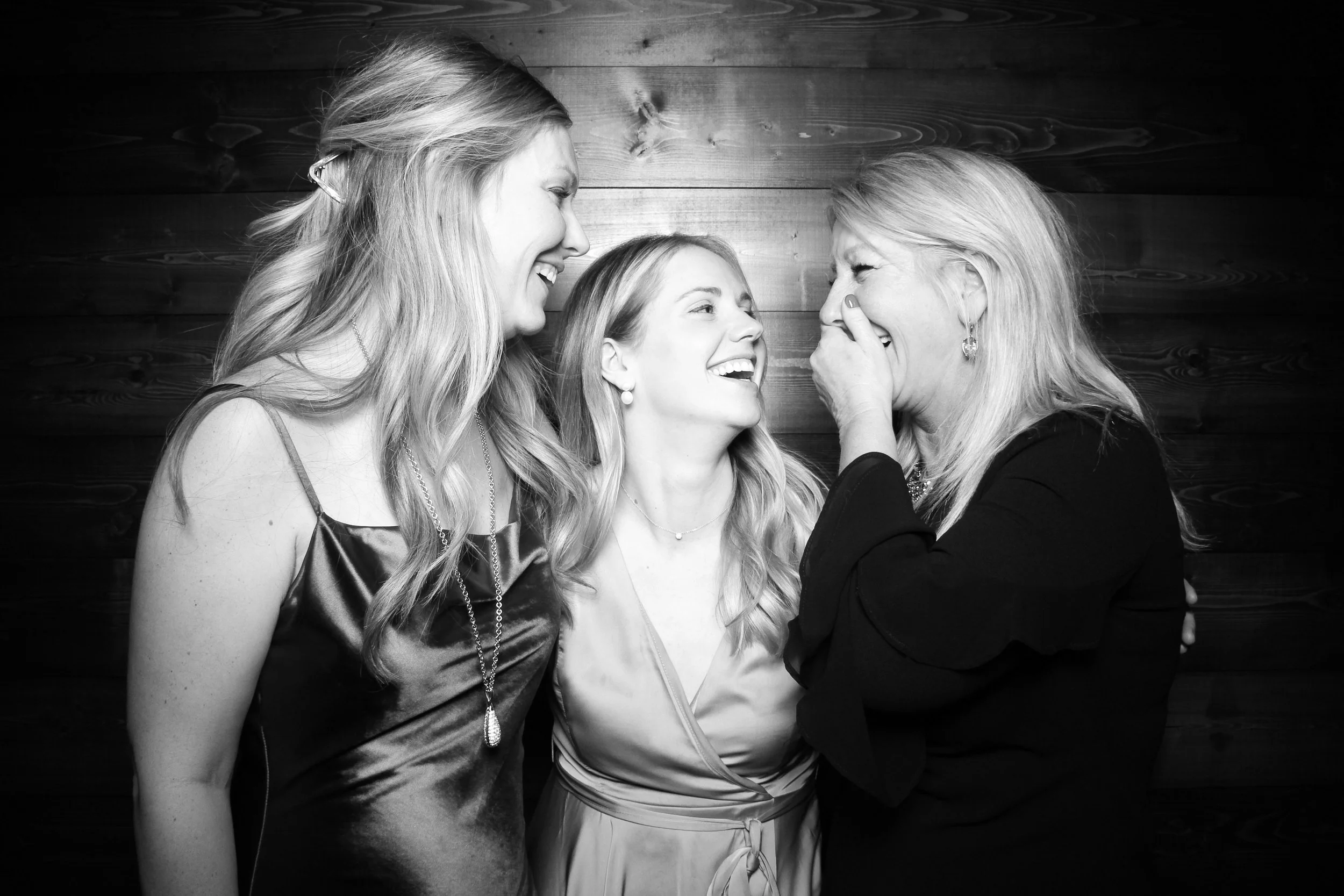 fotio-round-lake-wisconsin-photobooth-chicago-holiday-party-photographer-24.jpg
