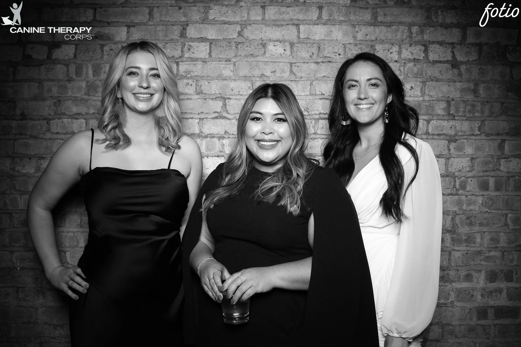 2fotio-revel-photobooth-canine-therapy-corps-gala.jpg