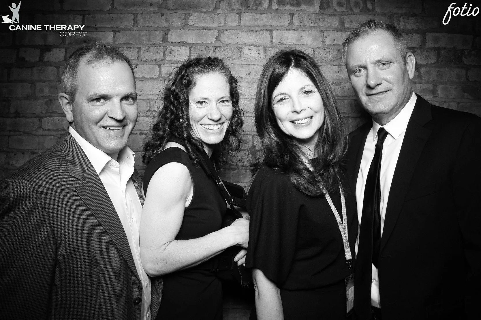 3fotio-revel-photobooth-canine-therapy-corps-gala.jpg
