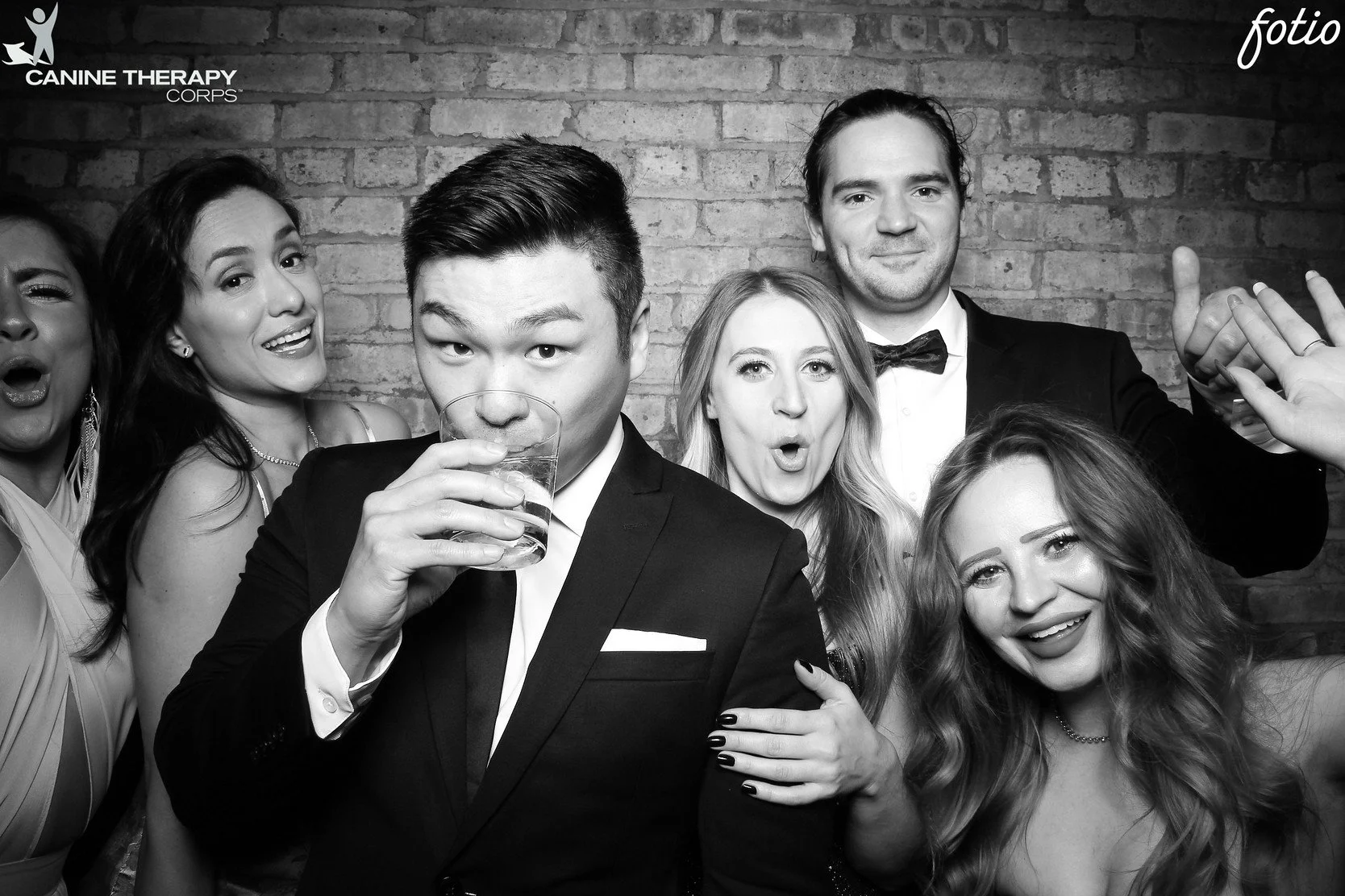 7fotio-revel-photobooth-canine-therapy-corps-gala.jpg