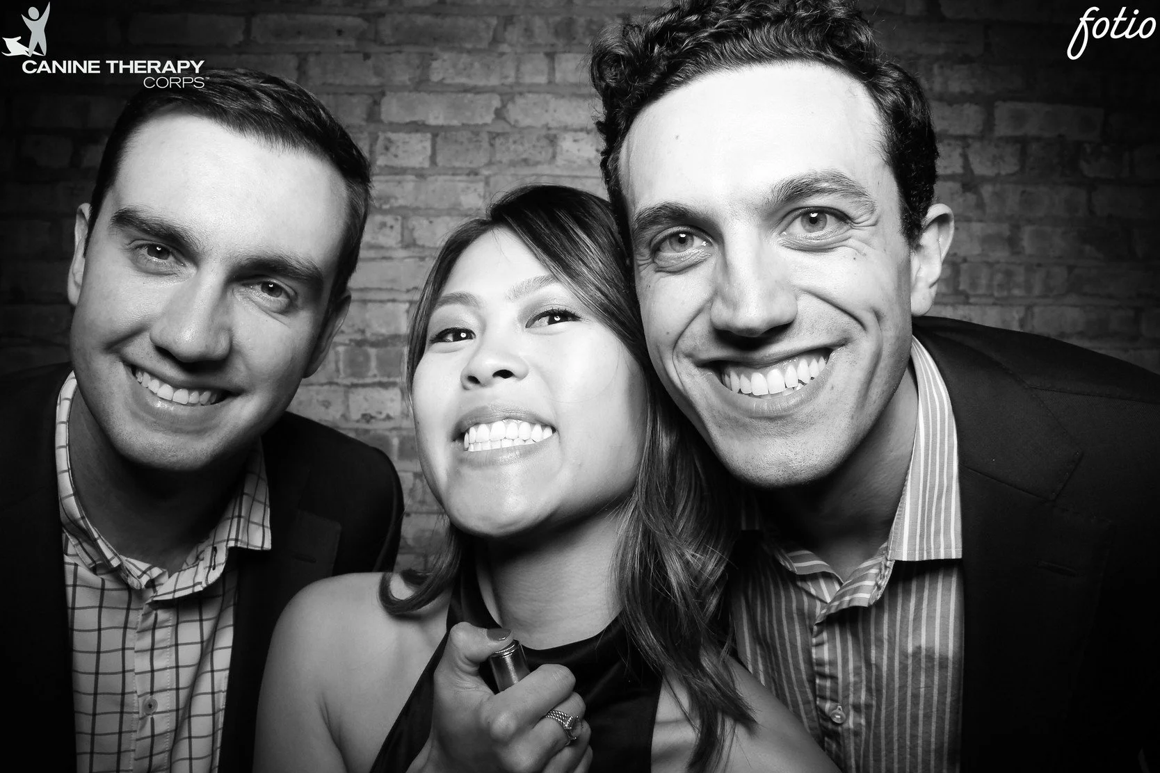 9fotio-revel-photobooth-canine-therapy-corps-gala.jpg