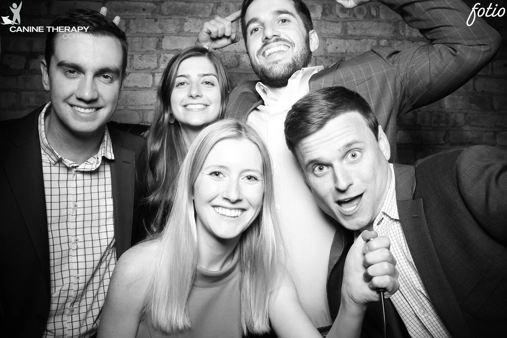 14fotio-revel-photobooth-canine-therapy-corps-gala.jpg