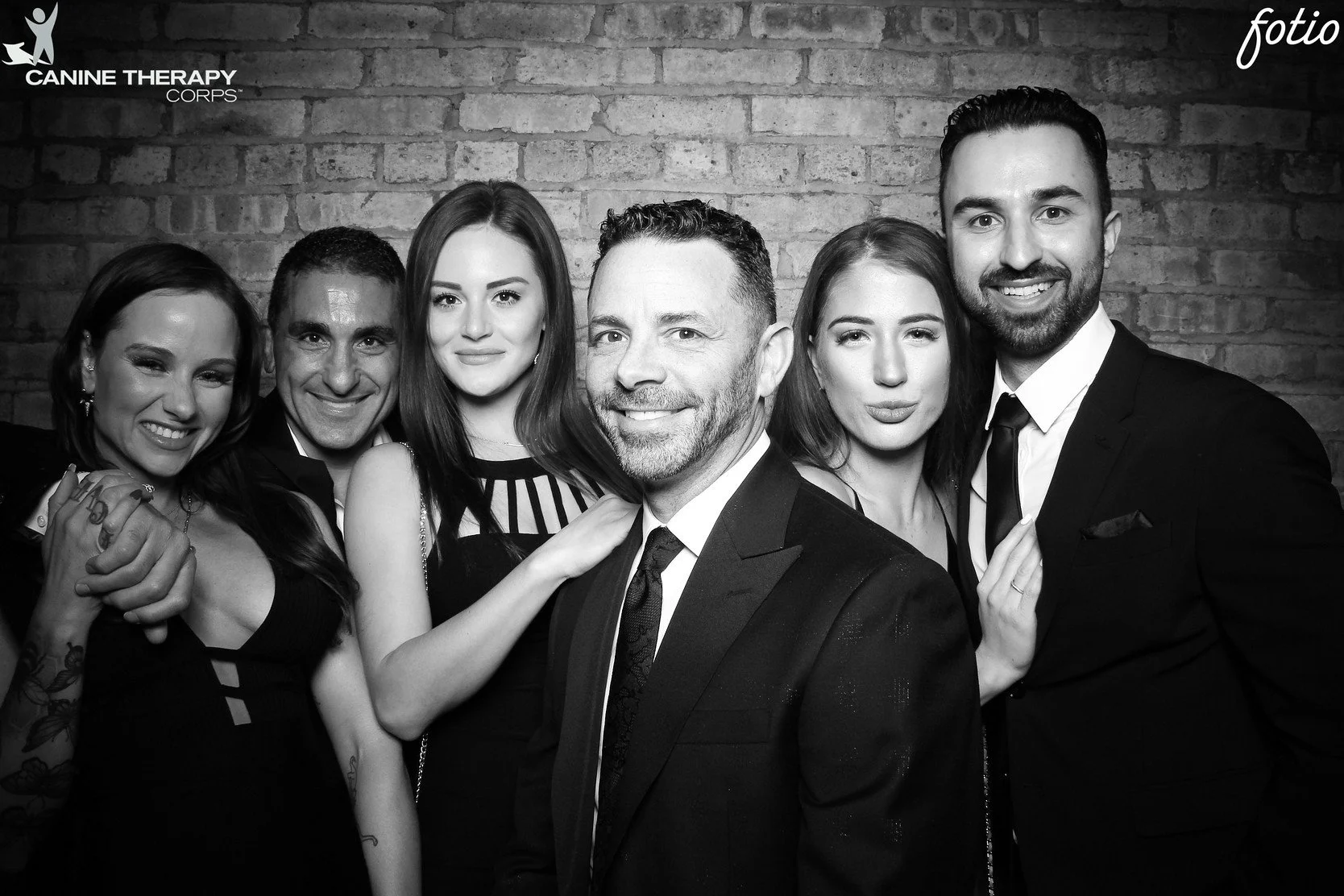 18fotio-revel-photobooth-canine-therapy-corps-gala.jpg