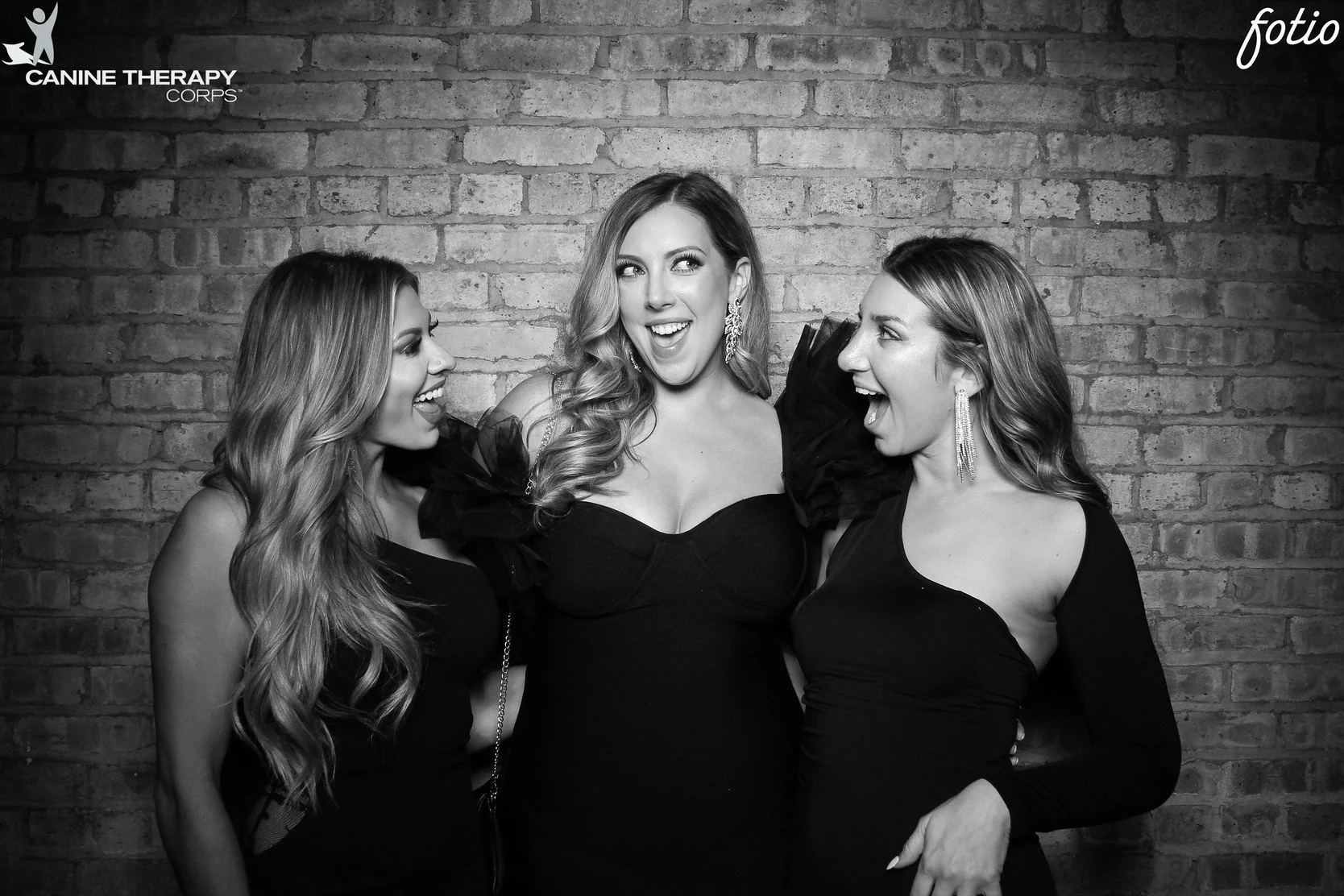 19fotio-revel-photobooth-canine-therapy-corps-gala.jpg