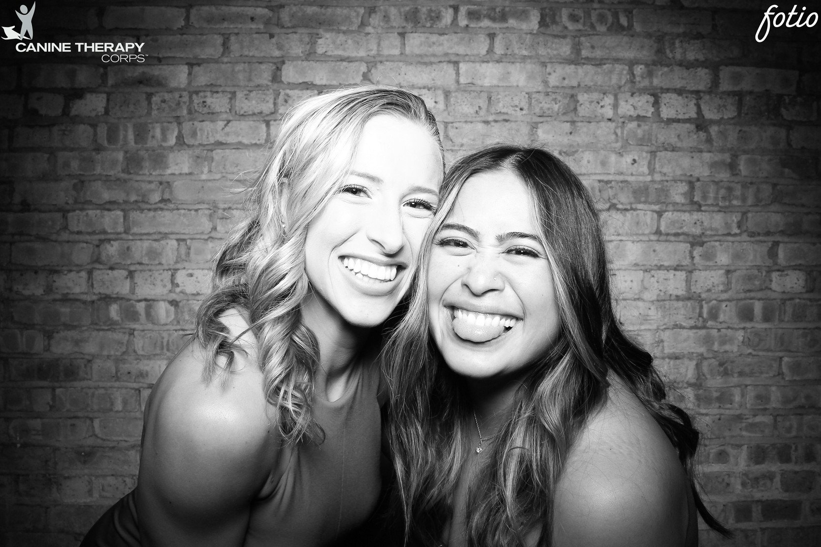 20fotio-revel-photobooth-canine-therapy-corps-gala.jpg