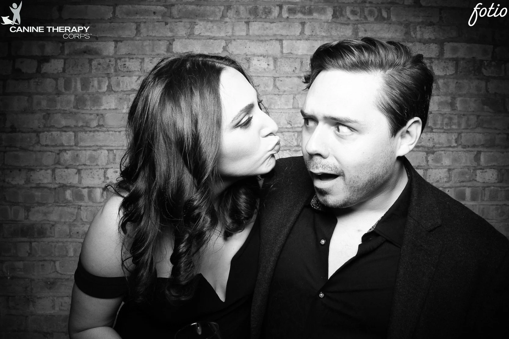 23fotio-revel-photobooth-canine-therapy-corps-gala.jpg