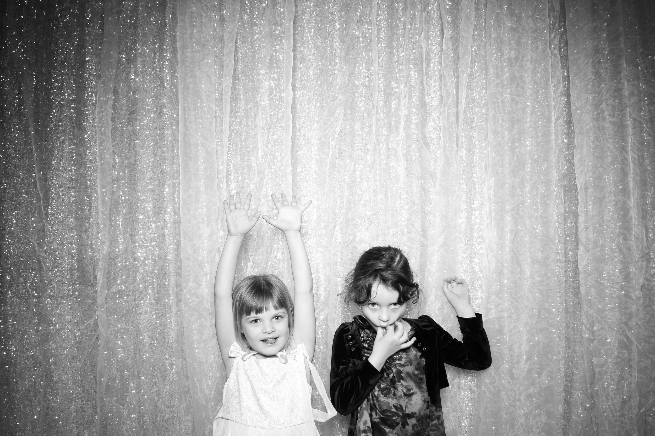 Fotio_Photo_Booth_Wedding_Suburbs_Belvedere_ElkGrove_Banquet_Shimmer_Glitter_Party_Fun_Bride_05.jpg