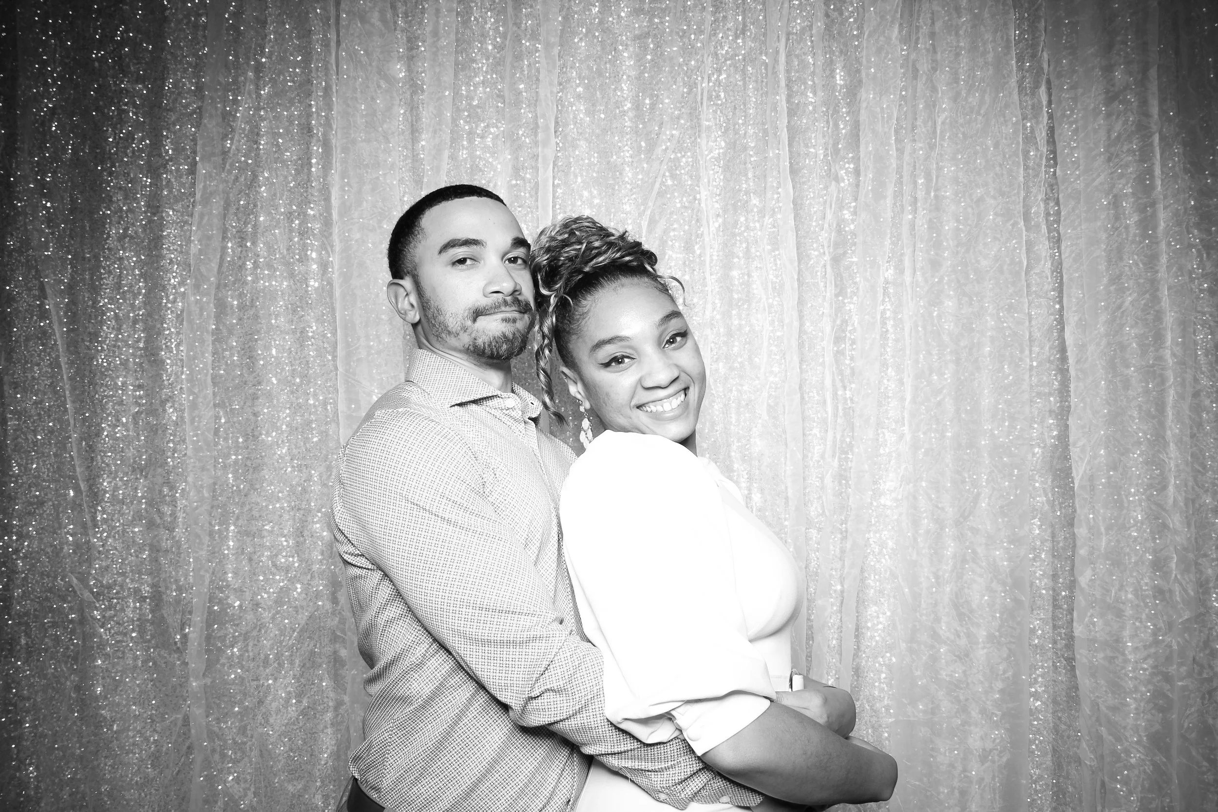 Fotio_Photo_Booth_Wedding_Suburbs_Belvedere_ElkGrove_Banquet_Shimmer_Glitter_Party_Fun_Bride_06.jpg