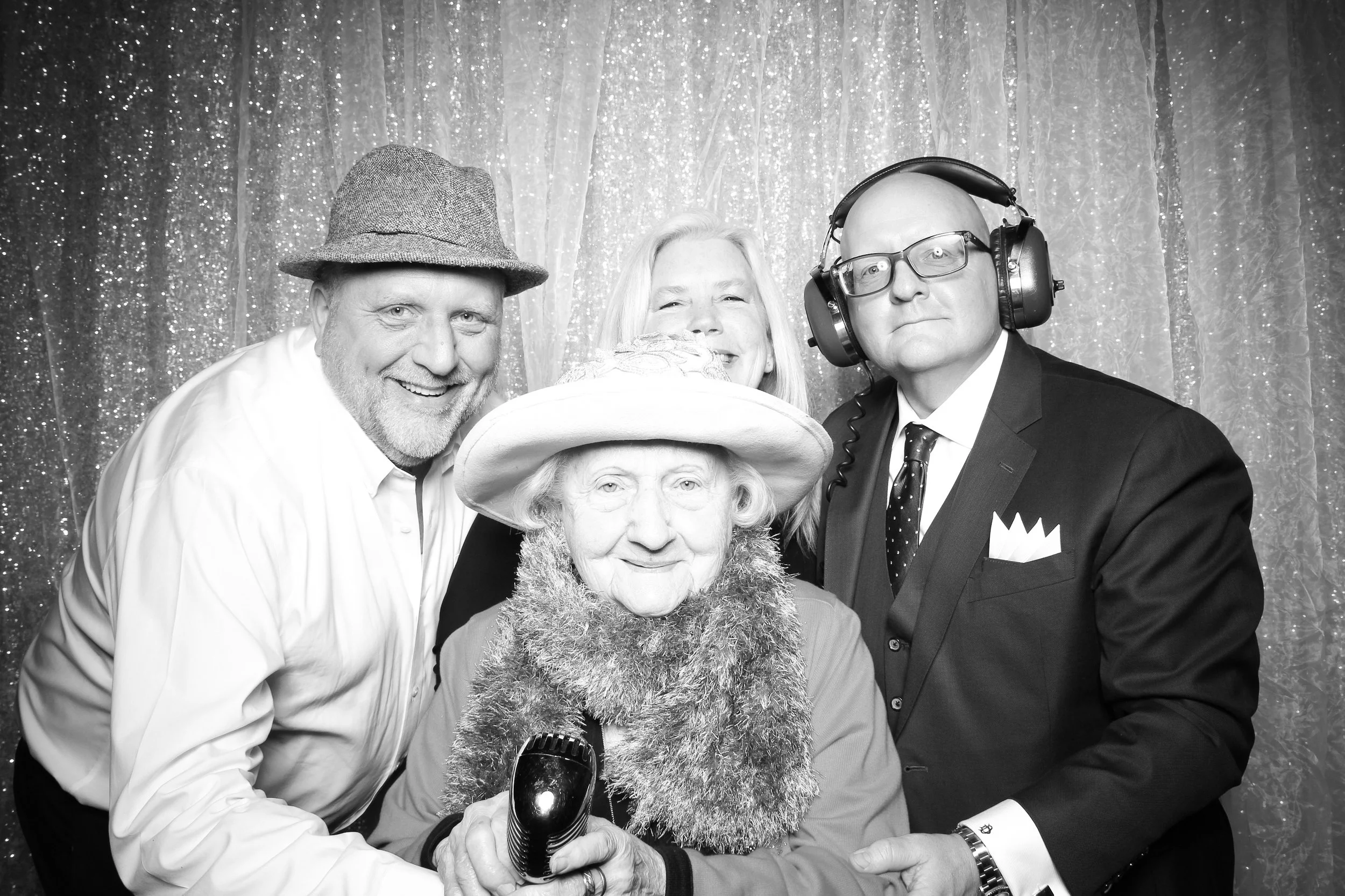 Fotio_Photo_Booth_Wedding_Suburbs_Belvedere_ElkGrove_Banquet_Shimmer_Glitter_Party_Fun_Bride_08.jpg