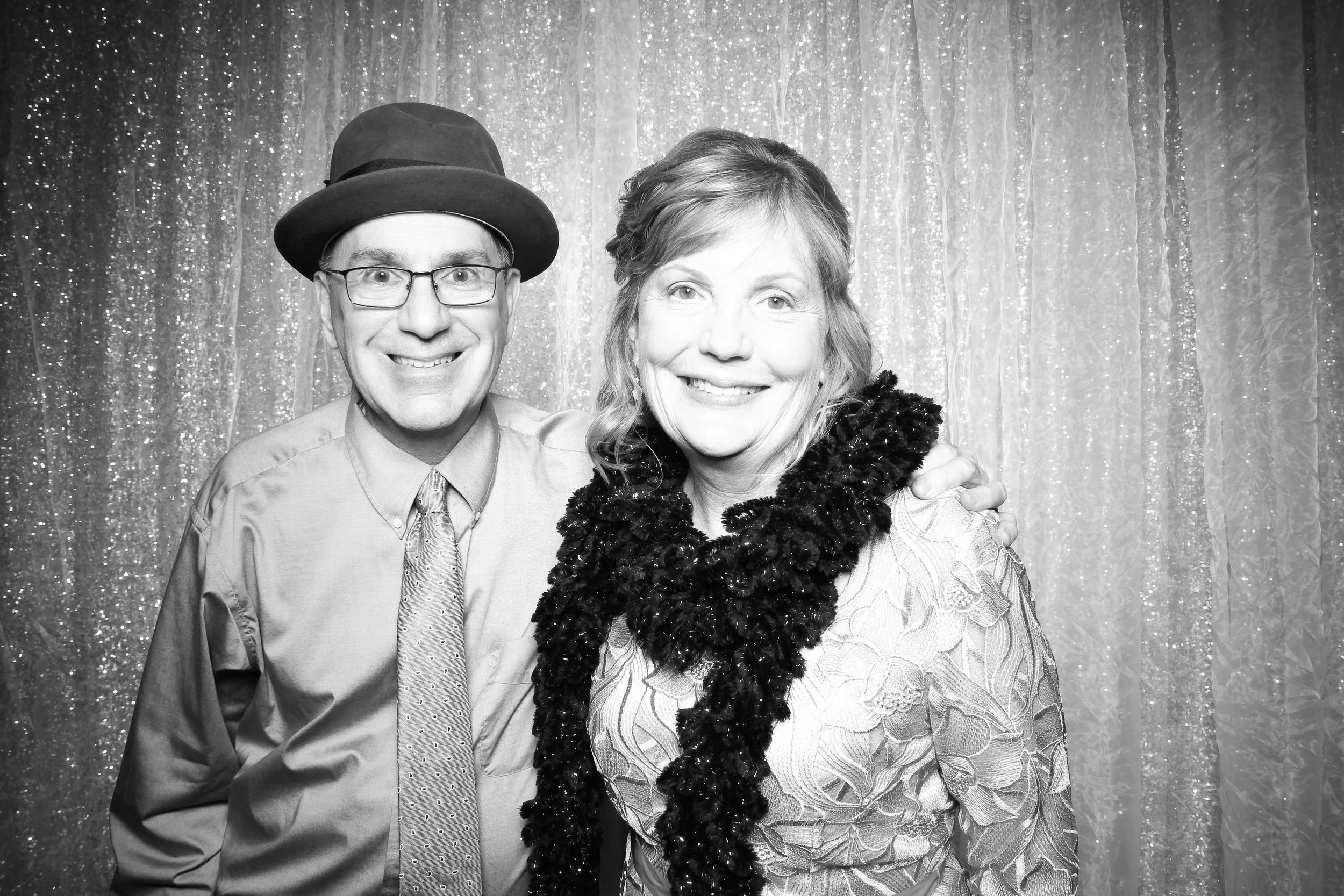 Fotio_Photo_Booth_Wedding_Suburbs_Belvedere_ElkGrove_Banquet_Shimmer_Glitter_Party_Fun_Bride_26.jpg