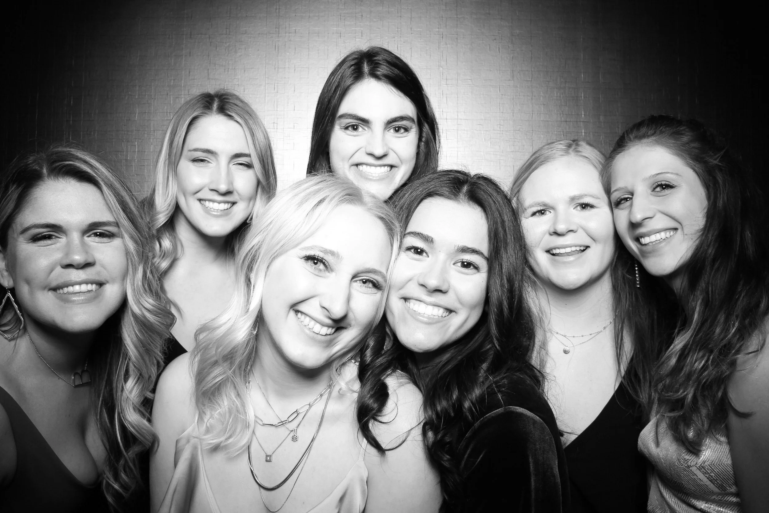 fotio-photobooth-willis-tower-notre-dame-business-school-photographer-portrait-1.jpg
