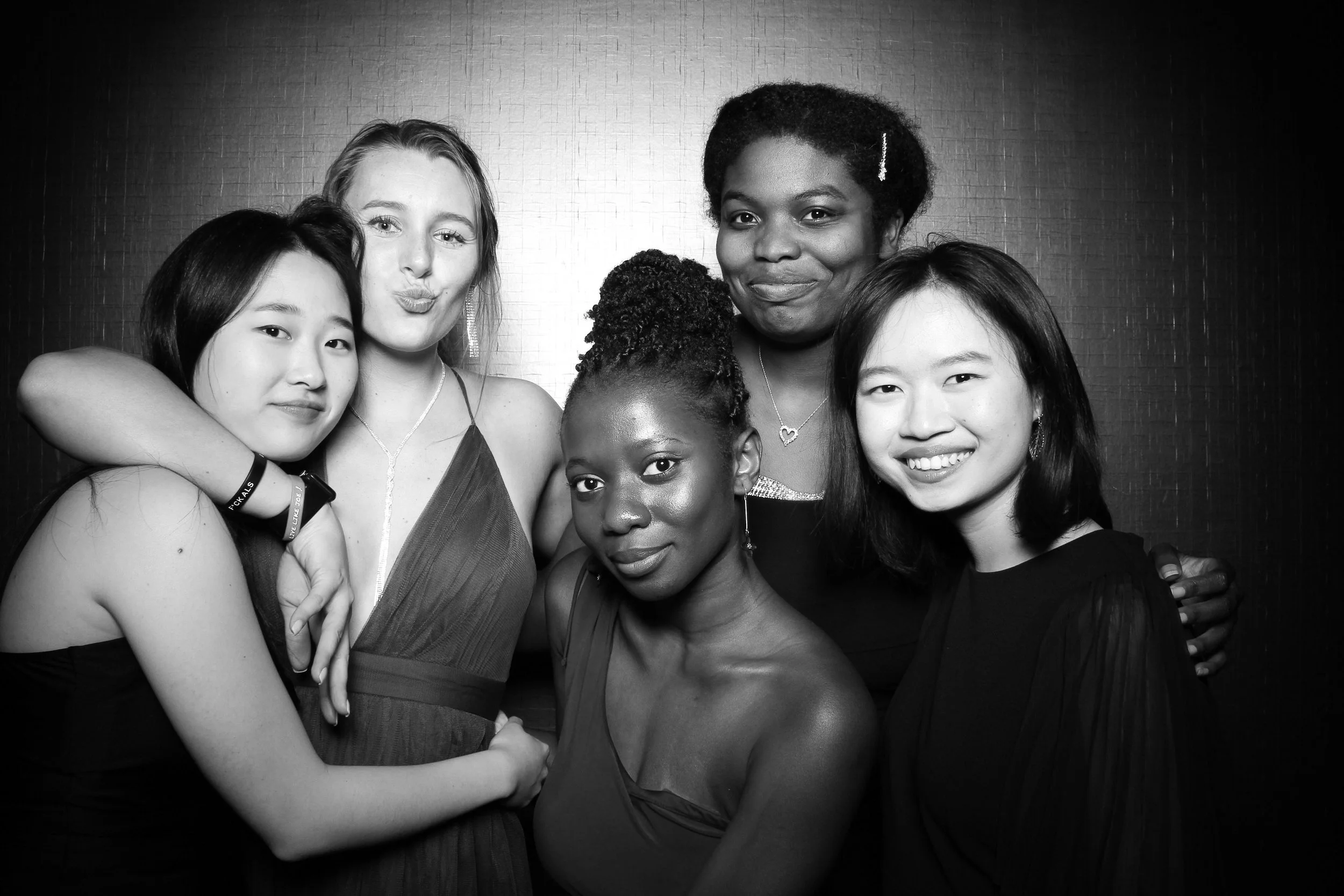 fotio-photobooth-willis-tower-notre-dame-business-school-photographer-portrait-3.jpg