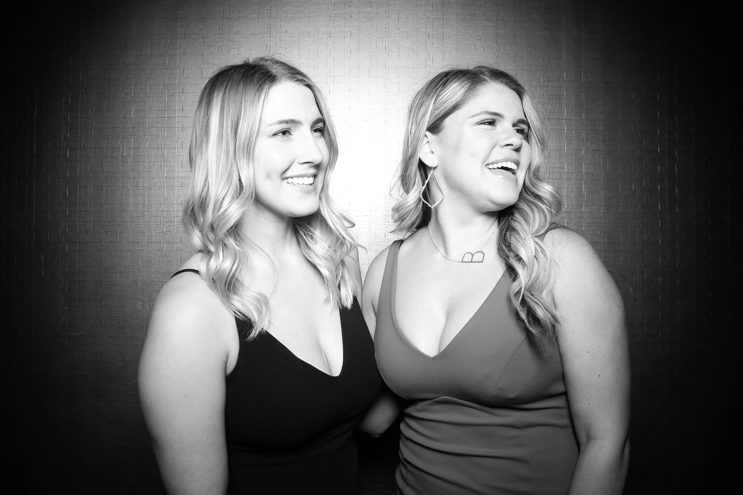 fotio-photobooth-willis-tower-notre-dame-business-school-photographer-portrait-13.jpg