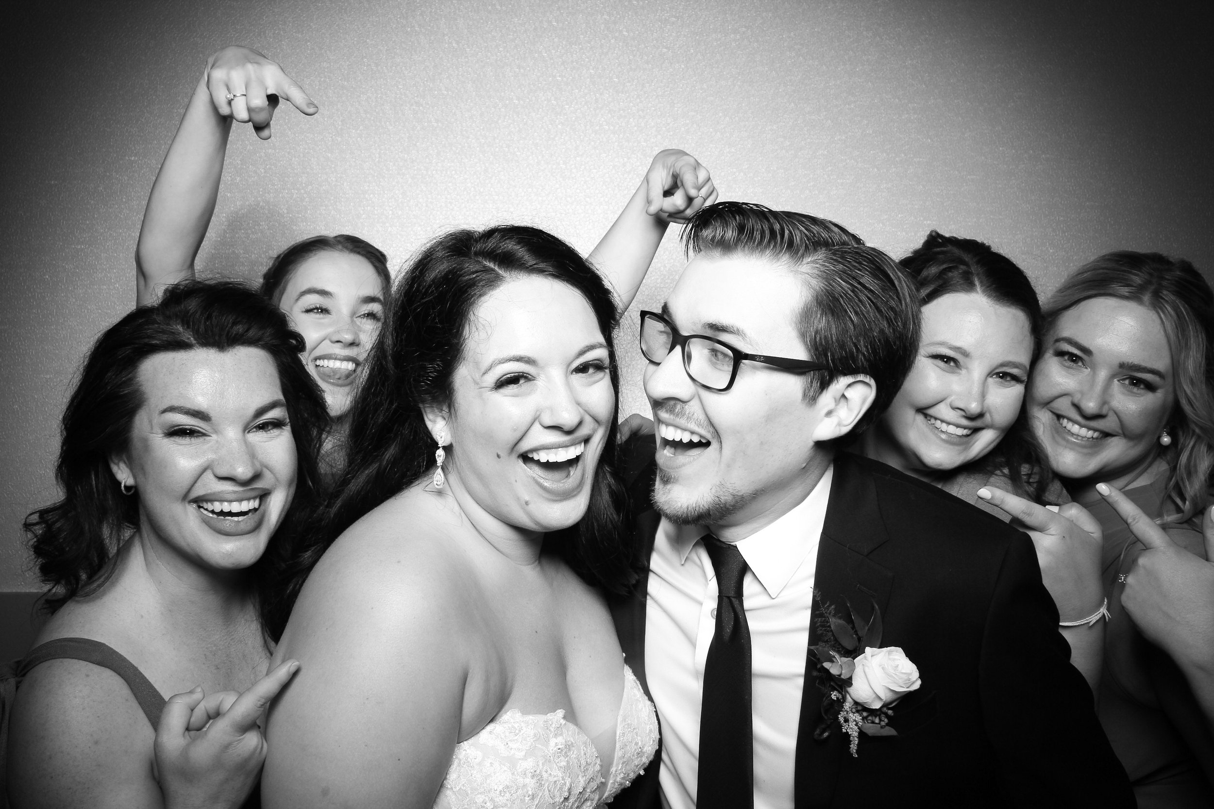 fotio-wedding-photobooth-gaelic-oak-forest-chicago-photographer-portraits-bw-26.jpg