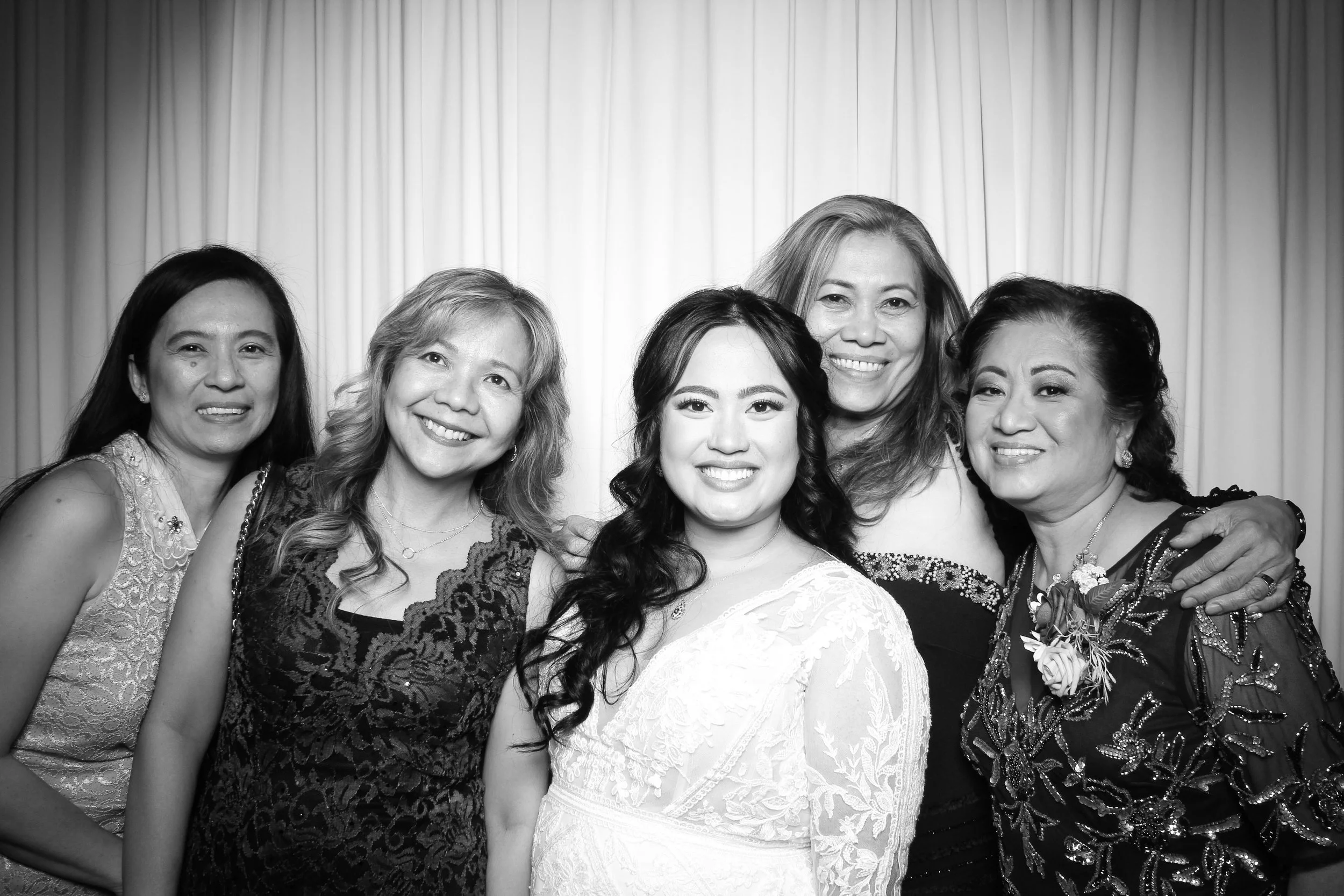 Abbington_Distinctive_Banquets_Wedding_Glam_Both_Chicago_Suburbs_14.jpg