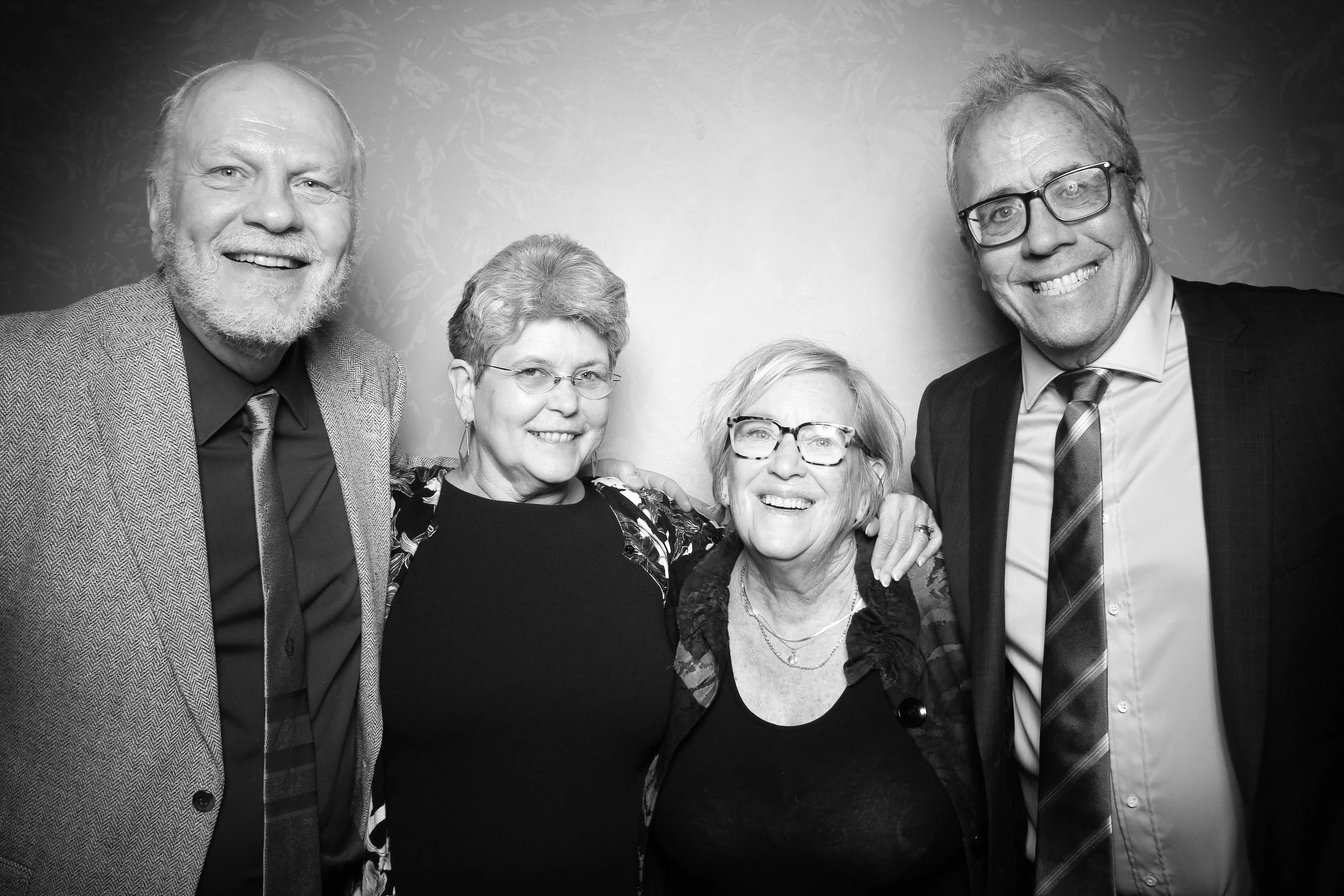 Fotio_Photo_Booth_Chicago_Art_Institute_SAIC_Ballroom_Fancy_Old_School_Party_Wedding_Family_Fun02.jpg