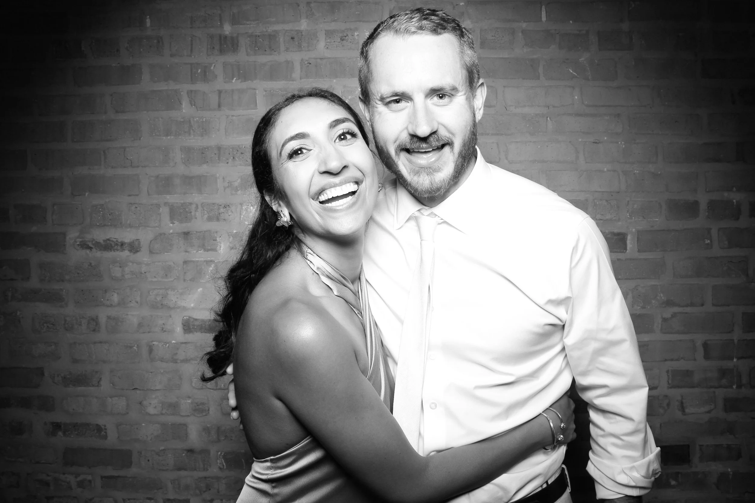 Fotio_Photo_Booth_Chicago_Fairlie_Wedding_Big_Family_Fun_Party_West_Loop_Industrial_Factory_Bricks_Friends_12.jpg