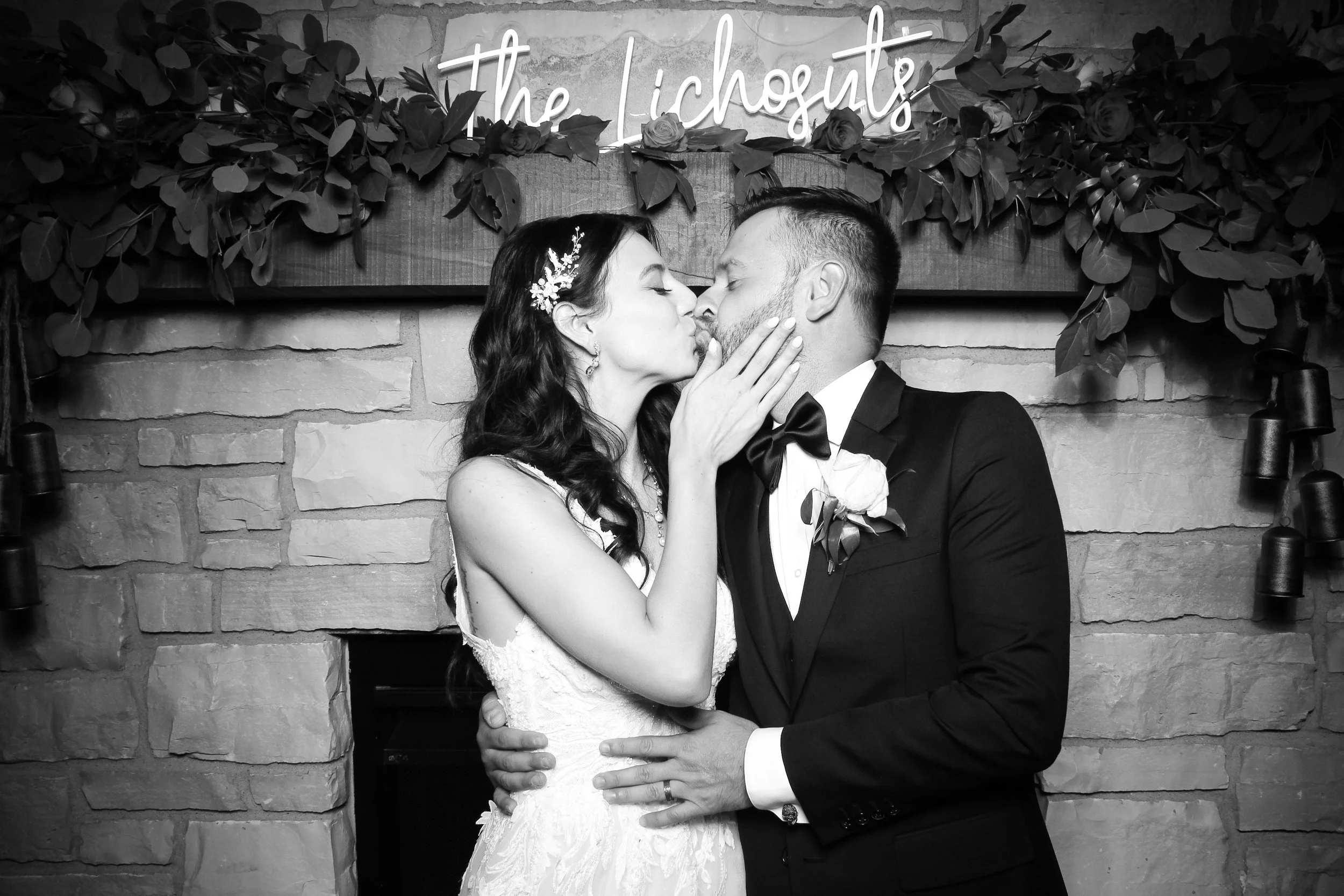 Signaure_Barn_Banquets_Orland_Park_Photo_Booth_Wedding_009.jpg