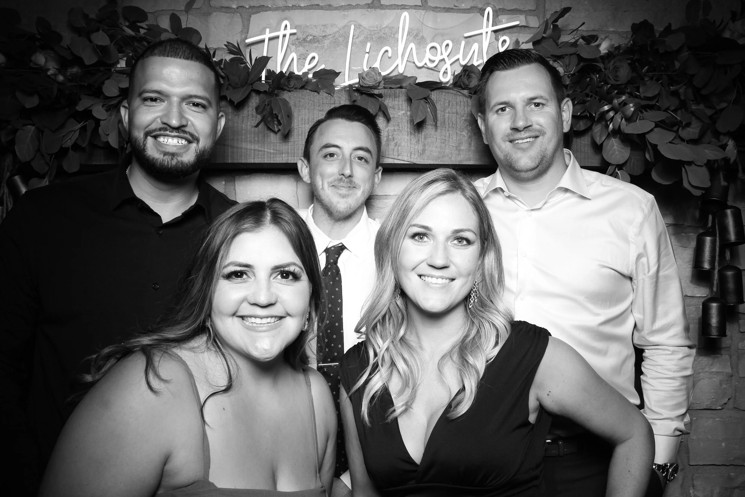 Signaure_Barn_Banquets_Orland_Park_Photo_Booth_Wedding_012.jpg