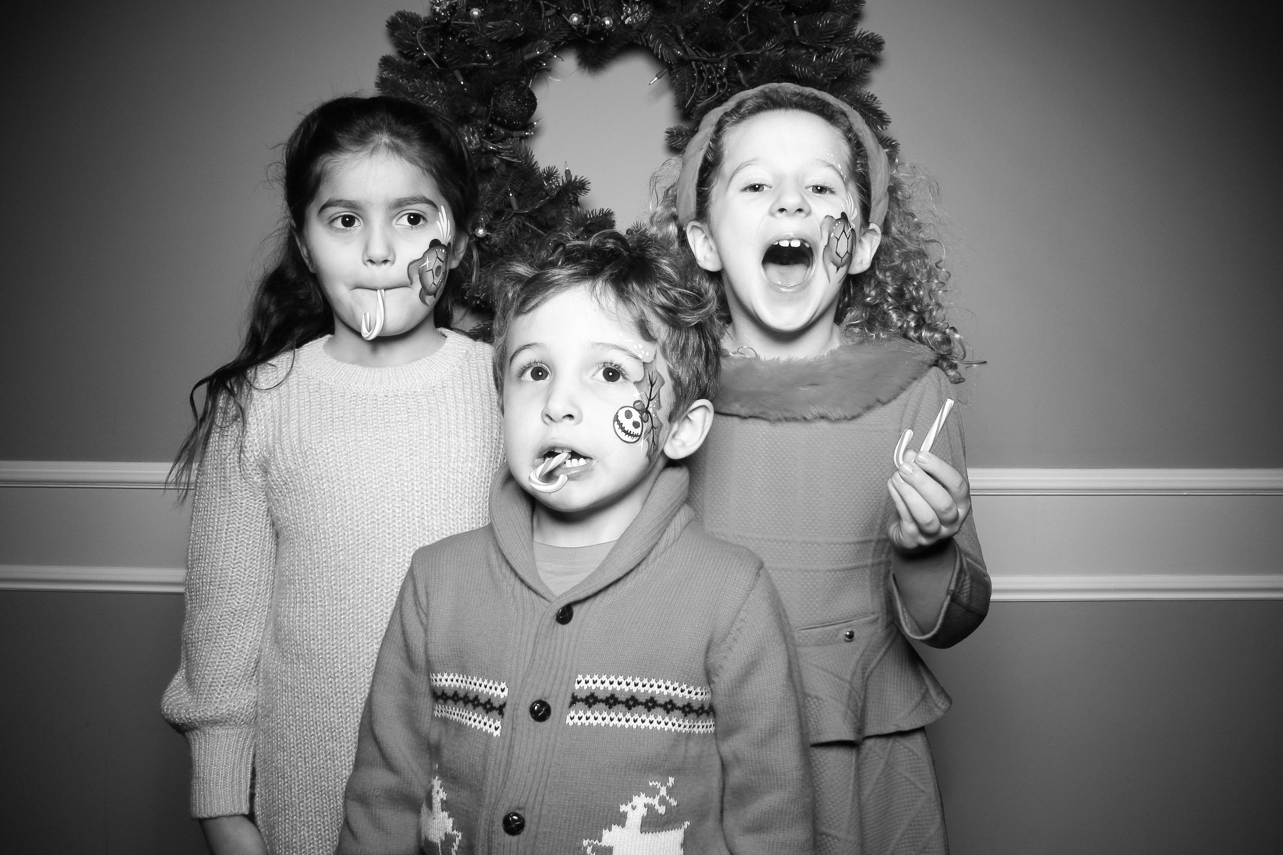 fotio-photobooth-ridgemoor-holiday-party-santa-portrait-chicago-4.jpg