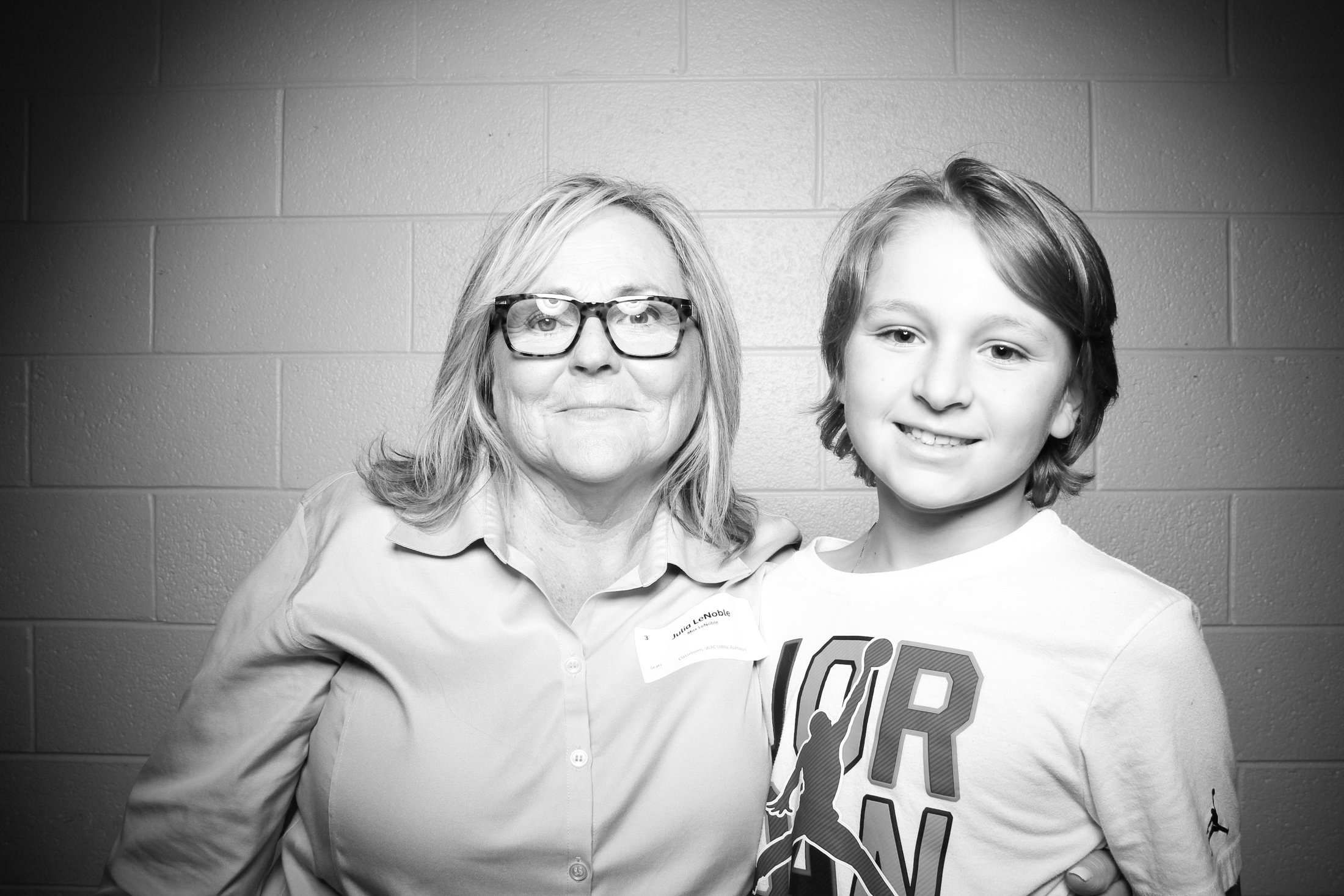 fotio-photobooth-portrait-timothy-school-event-bw-2.jpg