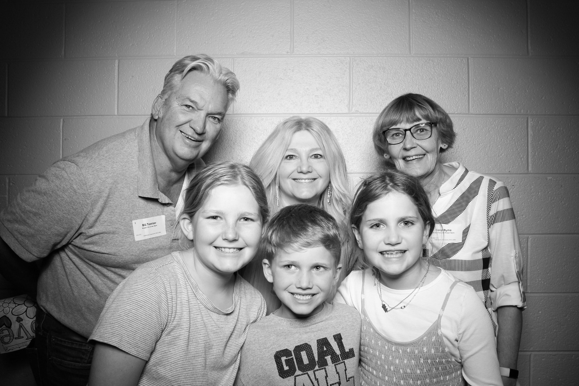 fotio-photobooth-portrait-timothy-school-event-bw-8.jpg