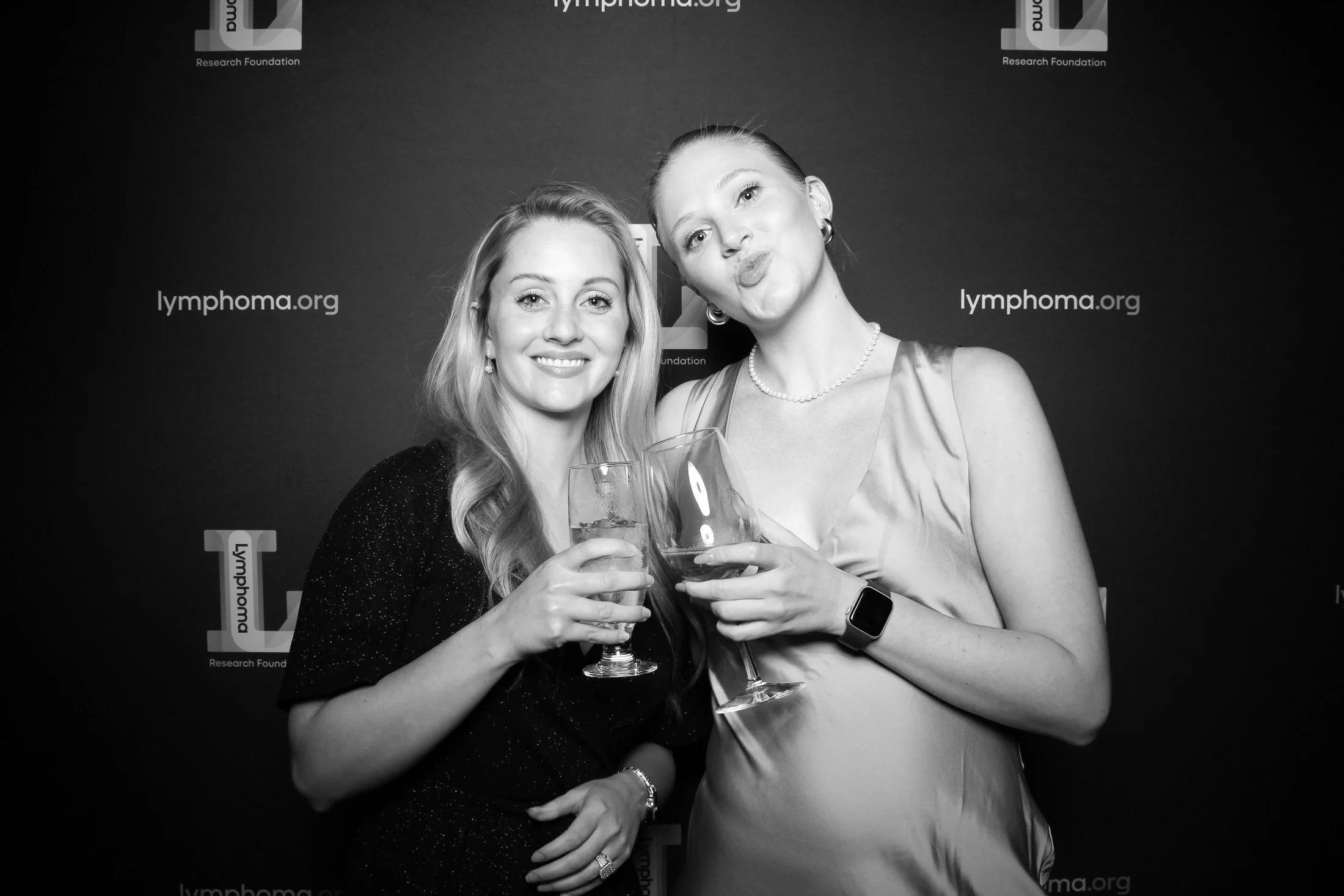 fotio-photobooth-portrait-casino-club-event-bw-16.jpg