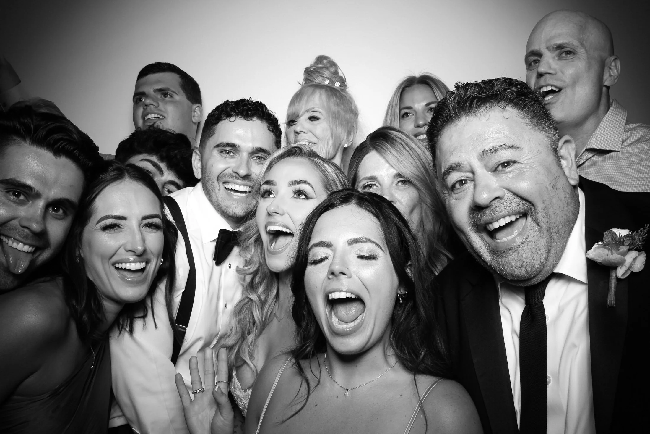 fotio-photobooth-portrait-bridgeport-arts-center-wedding-chicago-event-bw-3.jpg