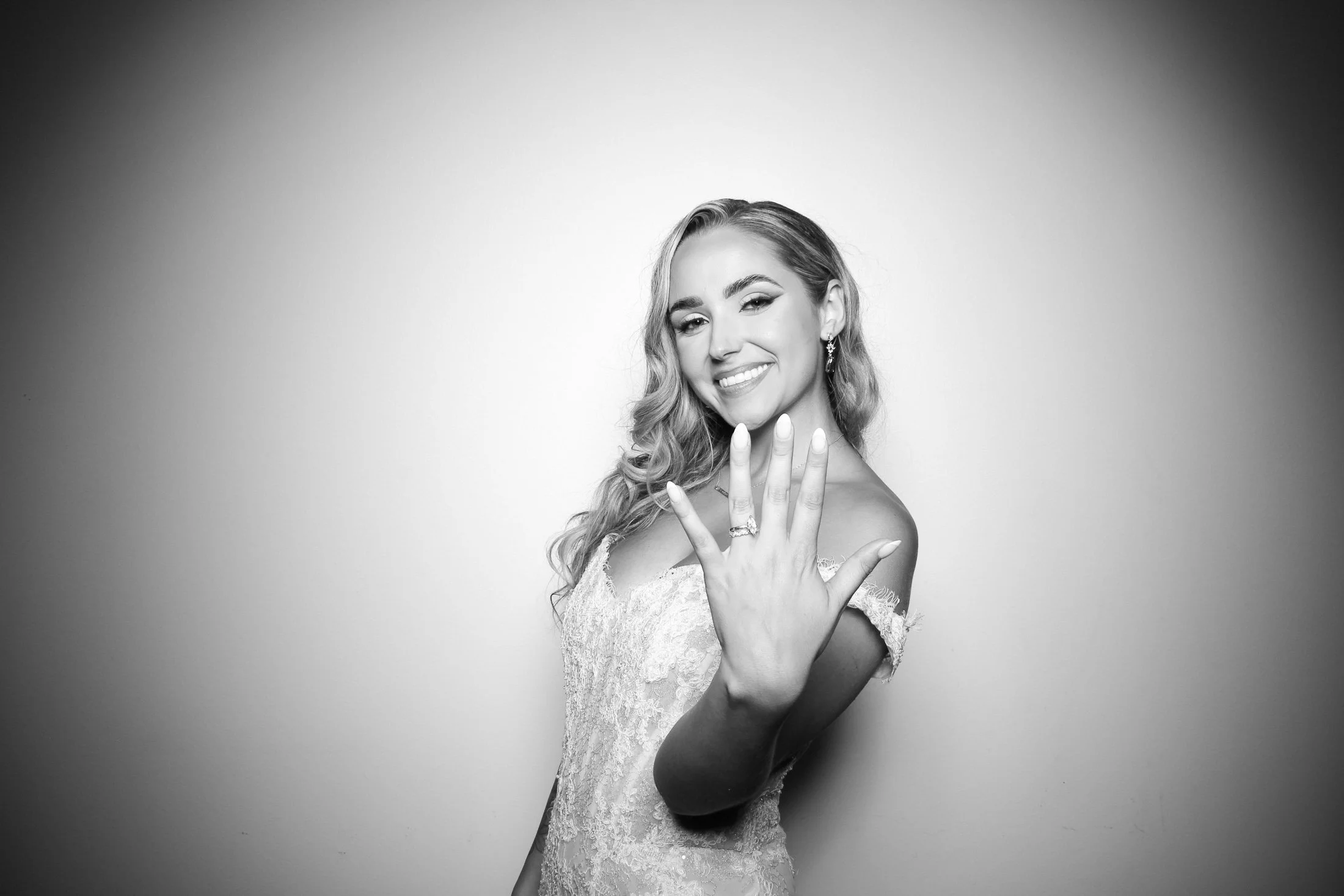 fotio-photobooth-portrait-bridgeport-arts-center-wedding-chicago-event-bw-5.jpg