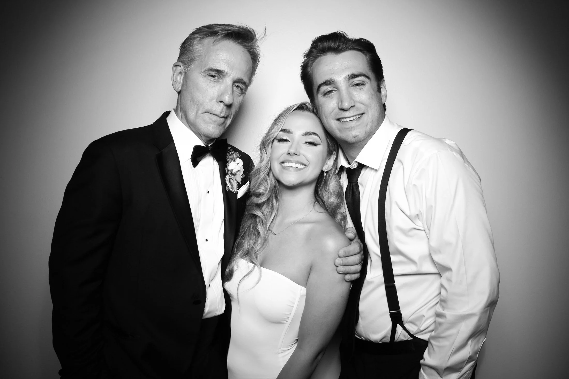 fotio-photobooth-portrait-bridgeport-arts-center-wedding-chicago-event-bw-6.jpg